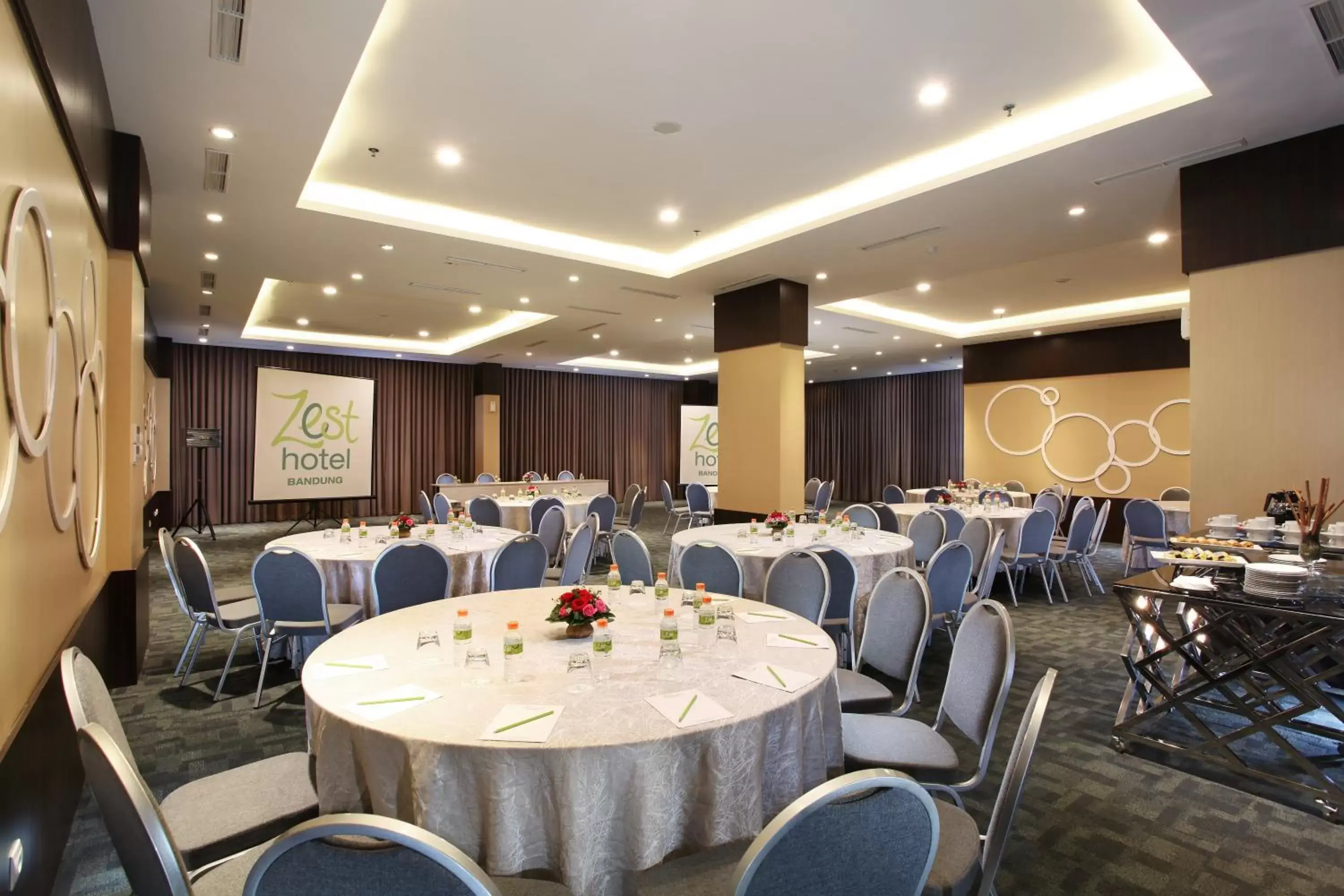 Banquet/Function facilities, Banquet Facilities in Zest Hotel Sukajadi Bandung