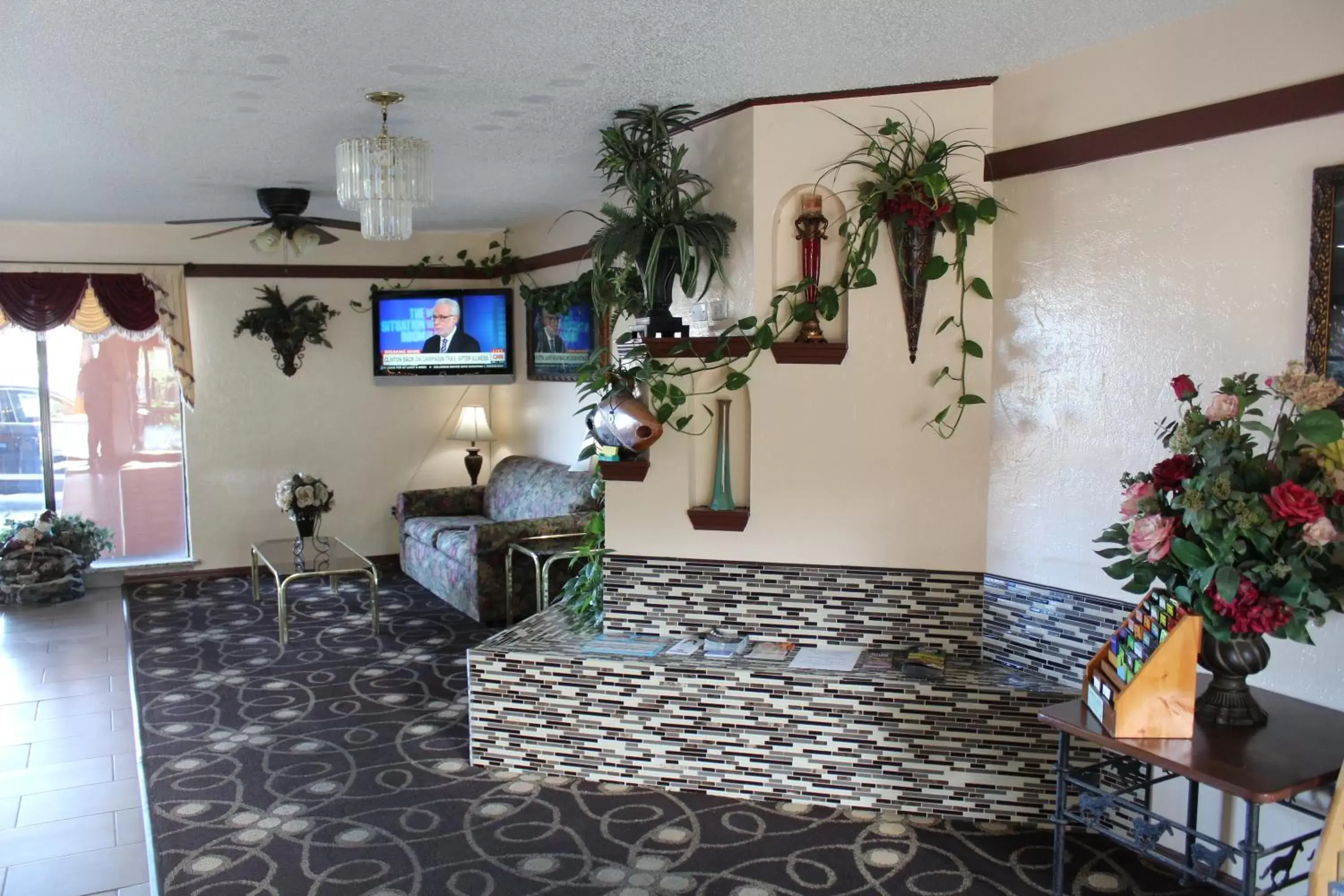Communal lounge/ TV room, Lobby/Reception in The Executive Inn & Suites