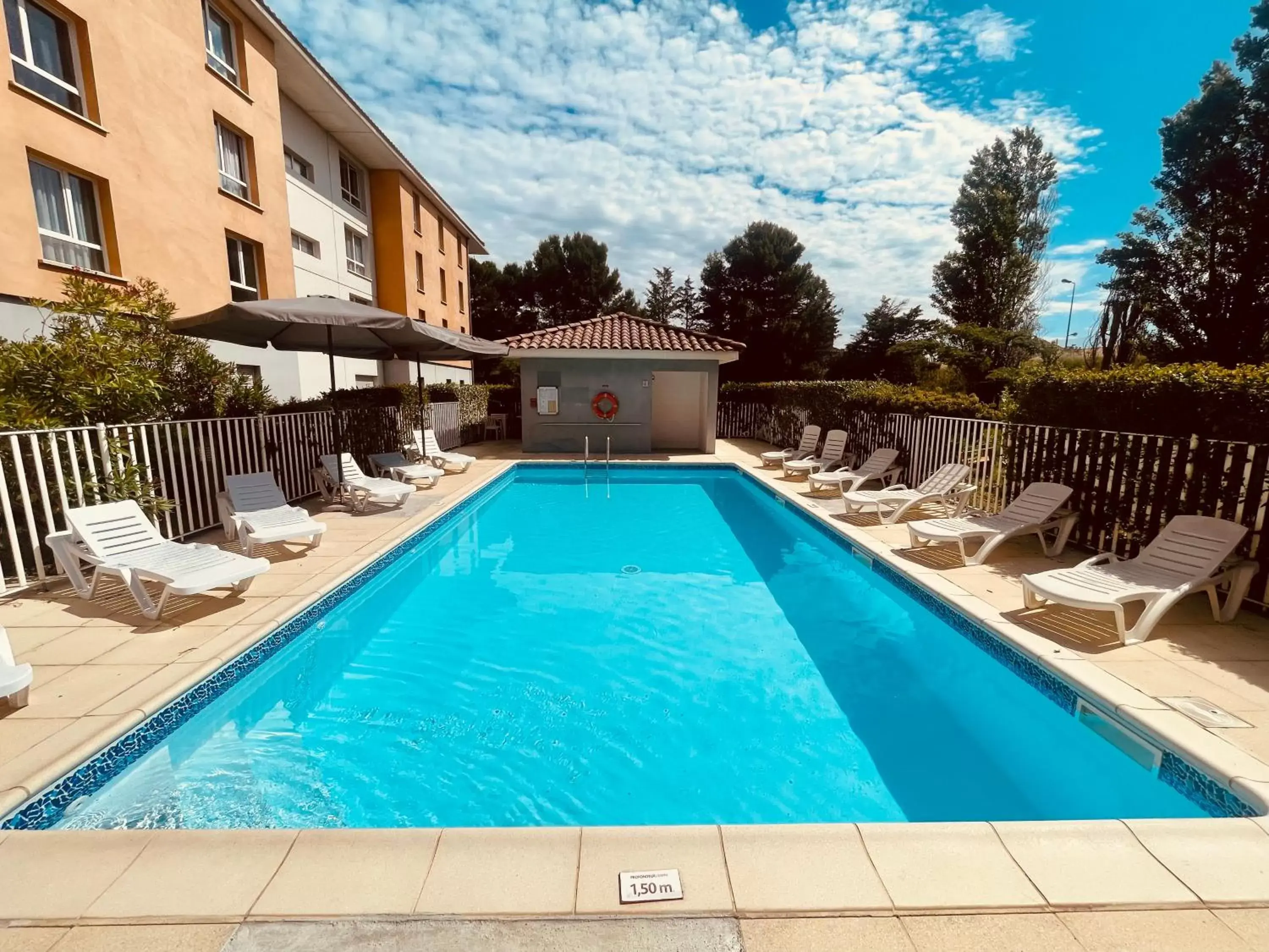 Swimming Pool in Zenitude Hôtel-Résidences Carcassonne