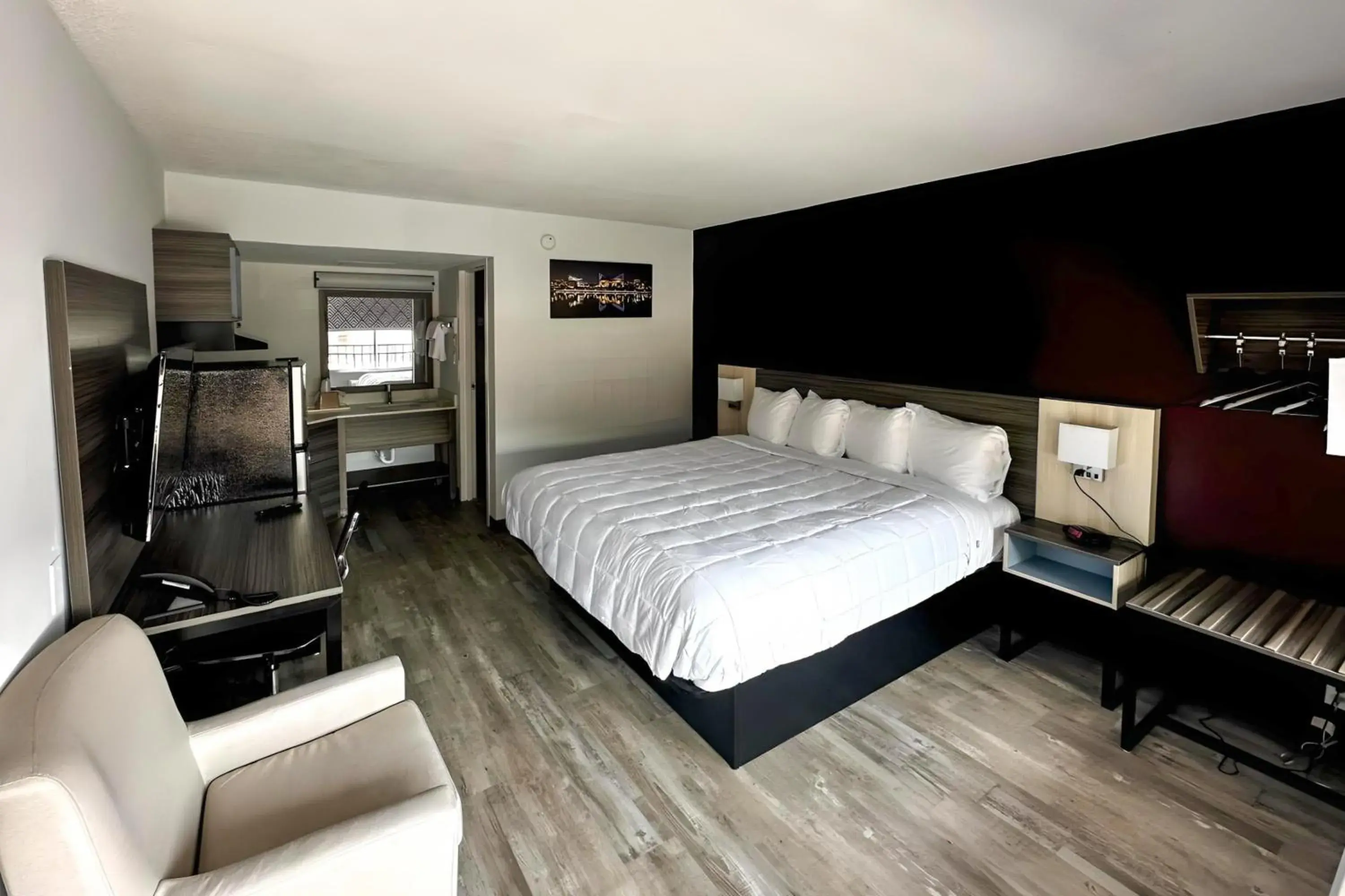 Photo of the whole room, Bed in Suburban Studios Cleveland Central Photo of the whole room, Bed in Suburban Studios Cleveland Central