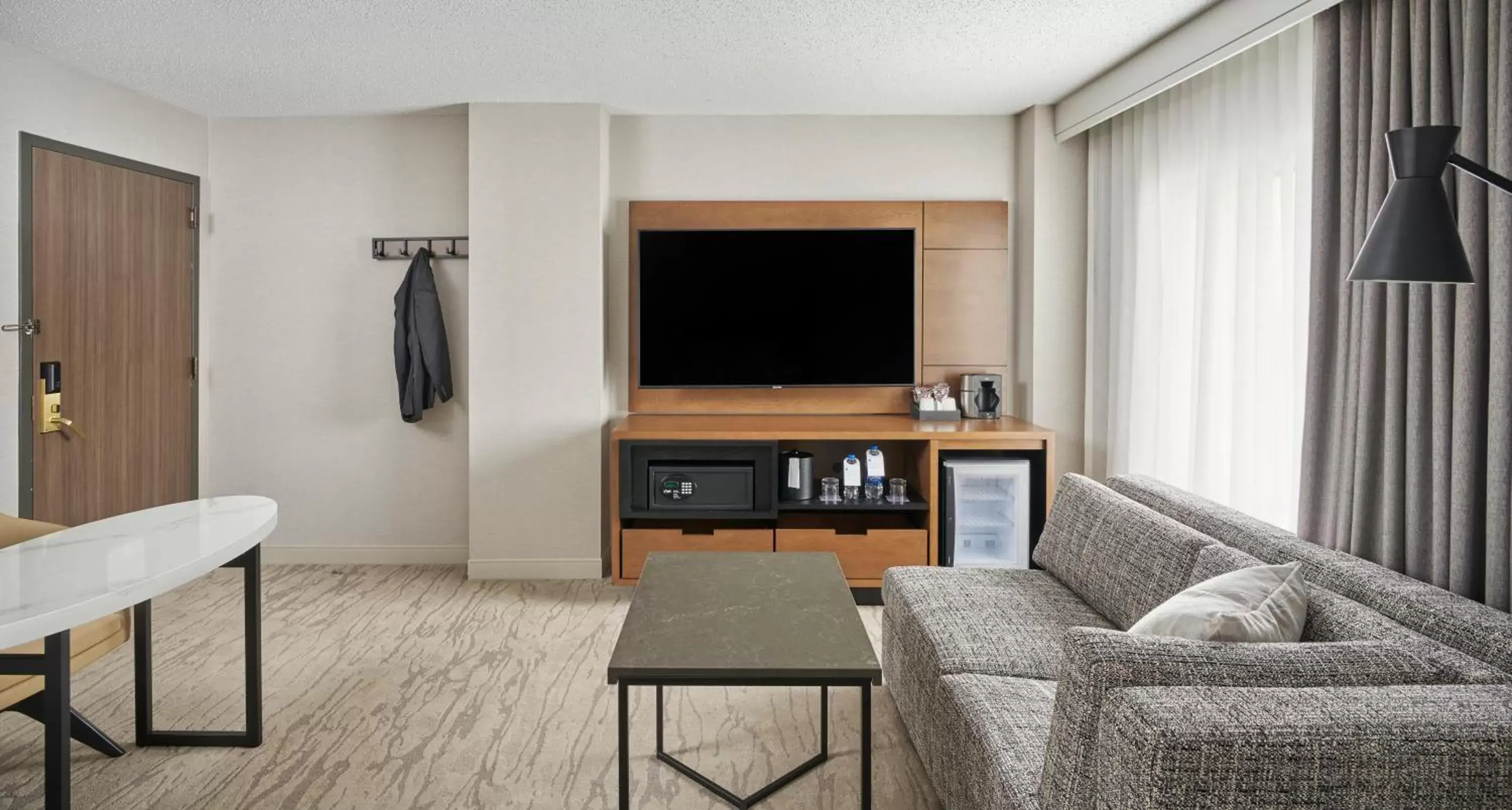 Bedroom, TV/Entertainment Center in Hyatt Regency Deerfield