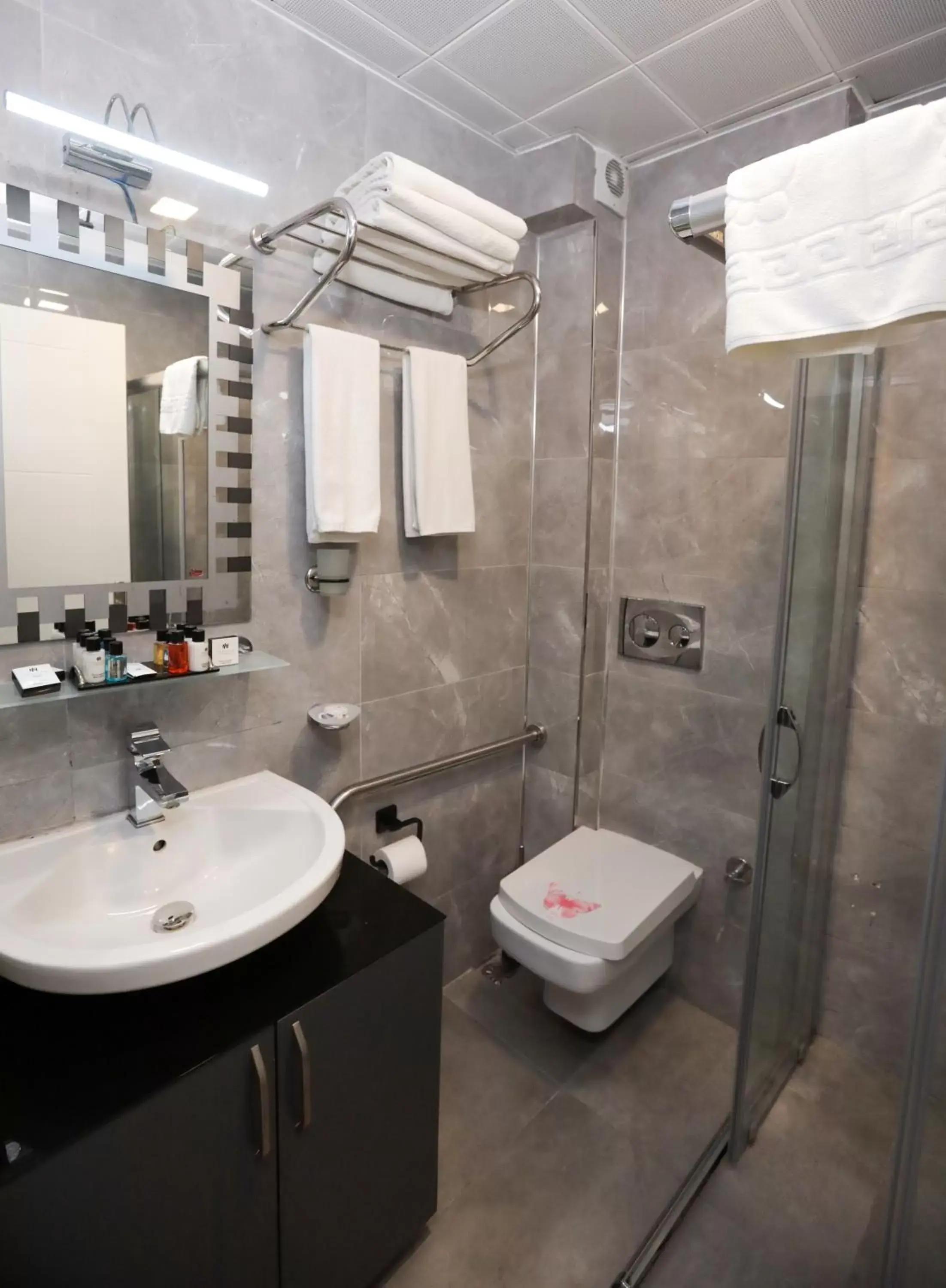 Bathroom in Skalion Hotel & SPA