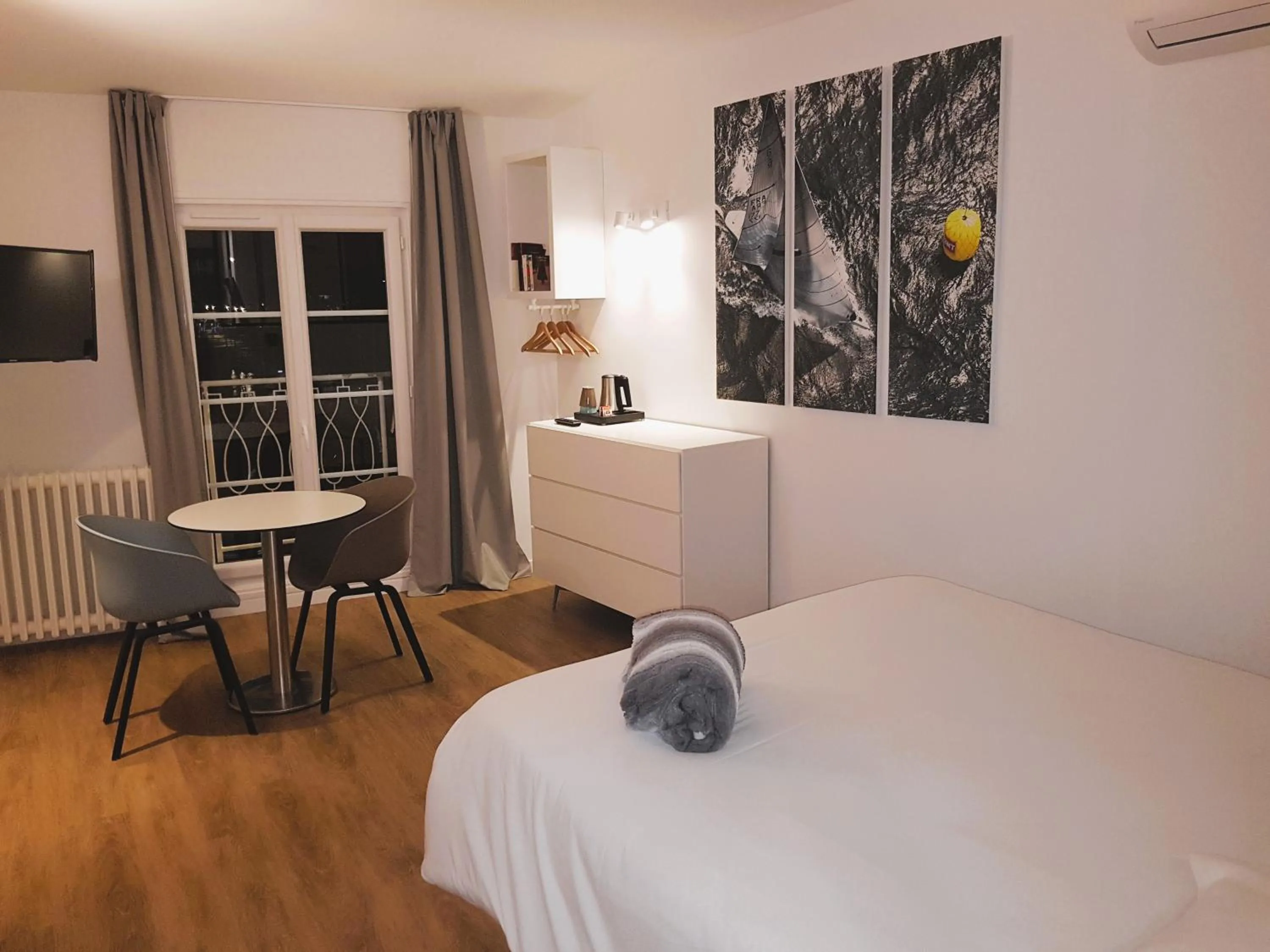 Bed in Hotel La Marine, Vieux Port