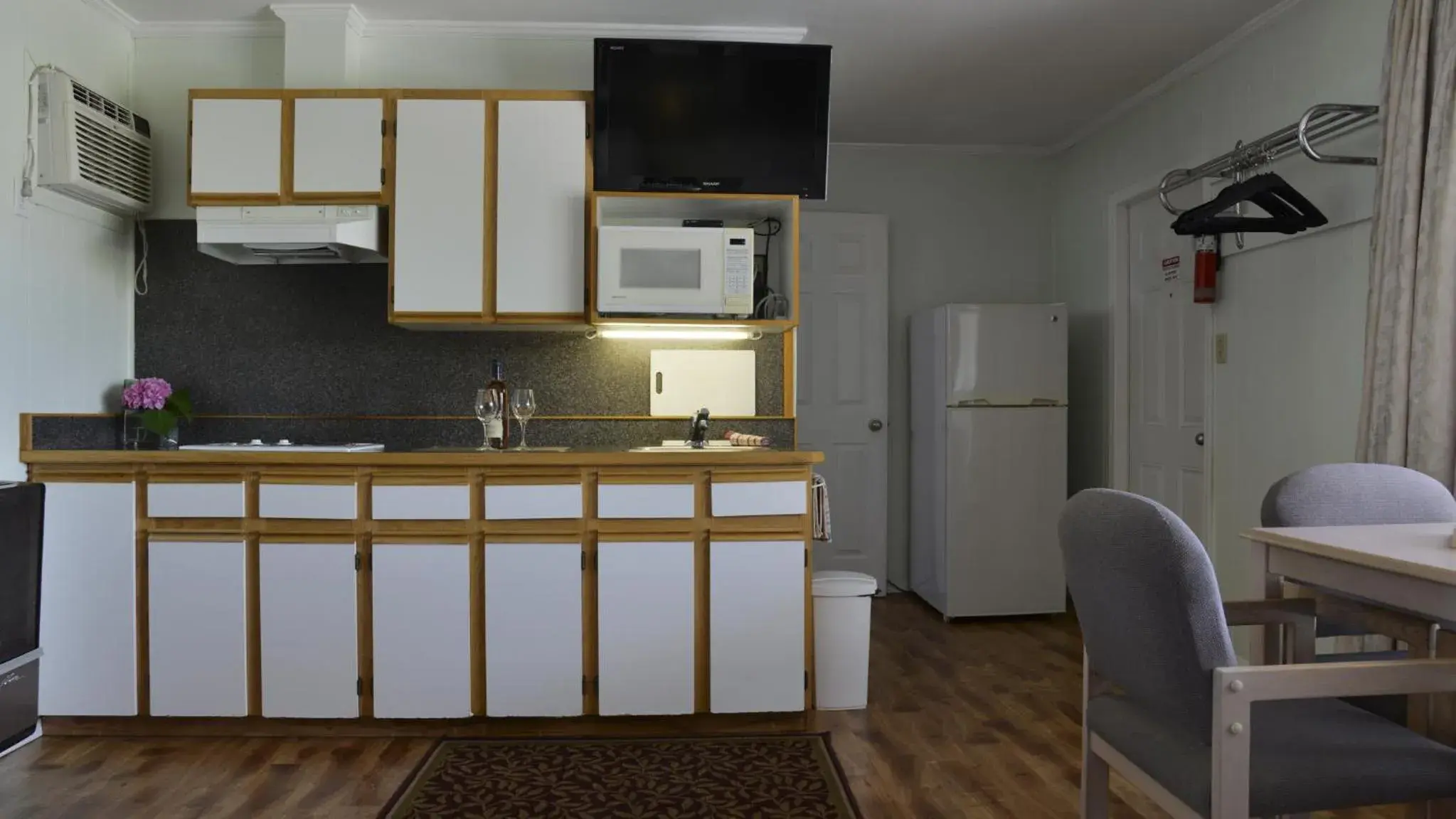 Kitchen or kitchenette, Kitchen/Kitchenette in Valley Star Motel