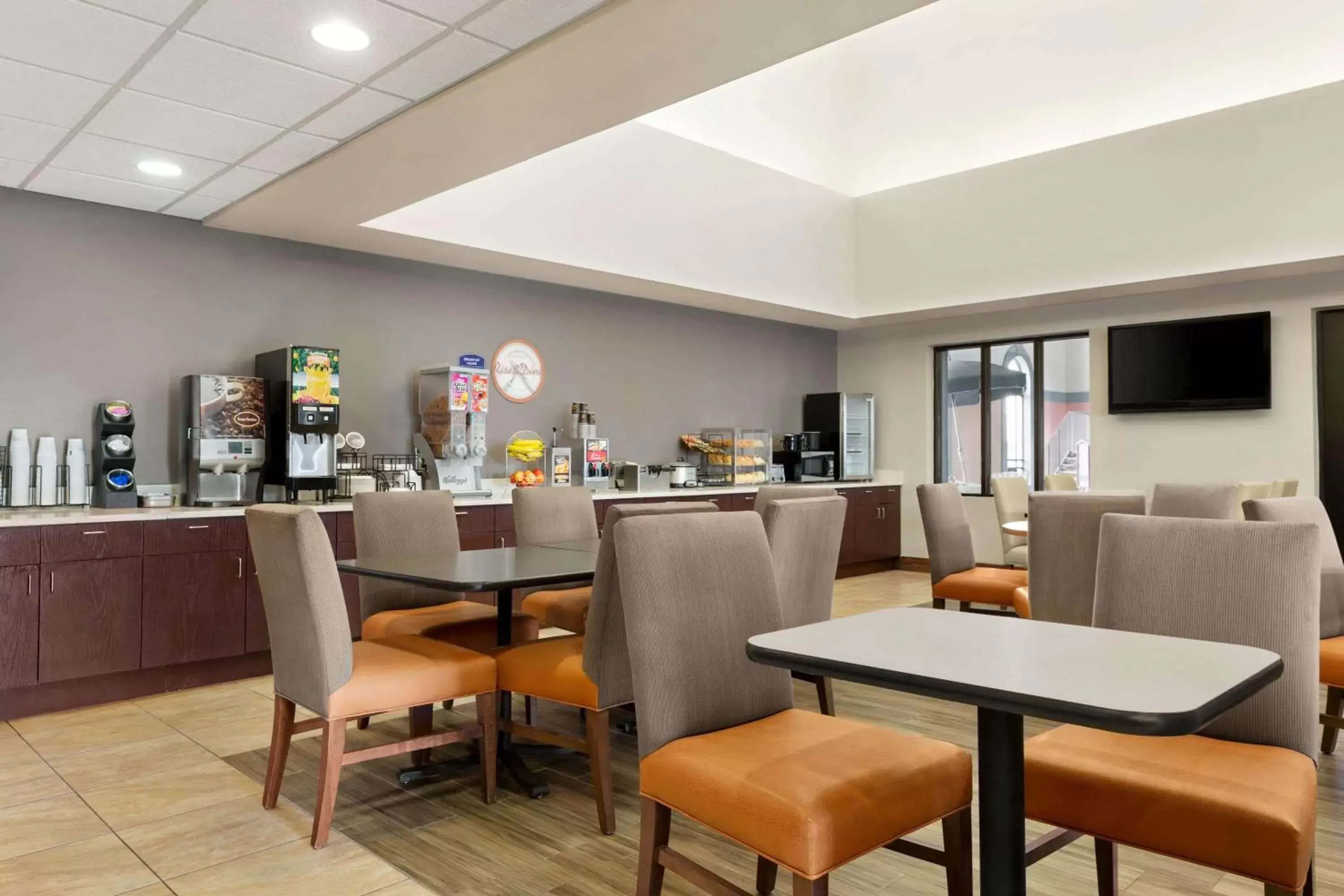 Restaurant/Places to Eat in Howard Johnson by Wyndham Billings