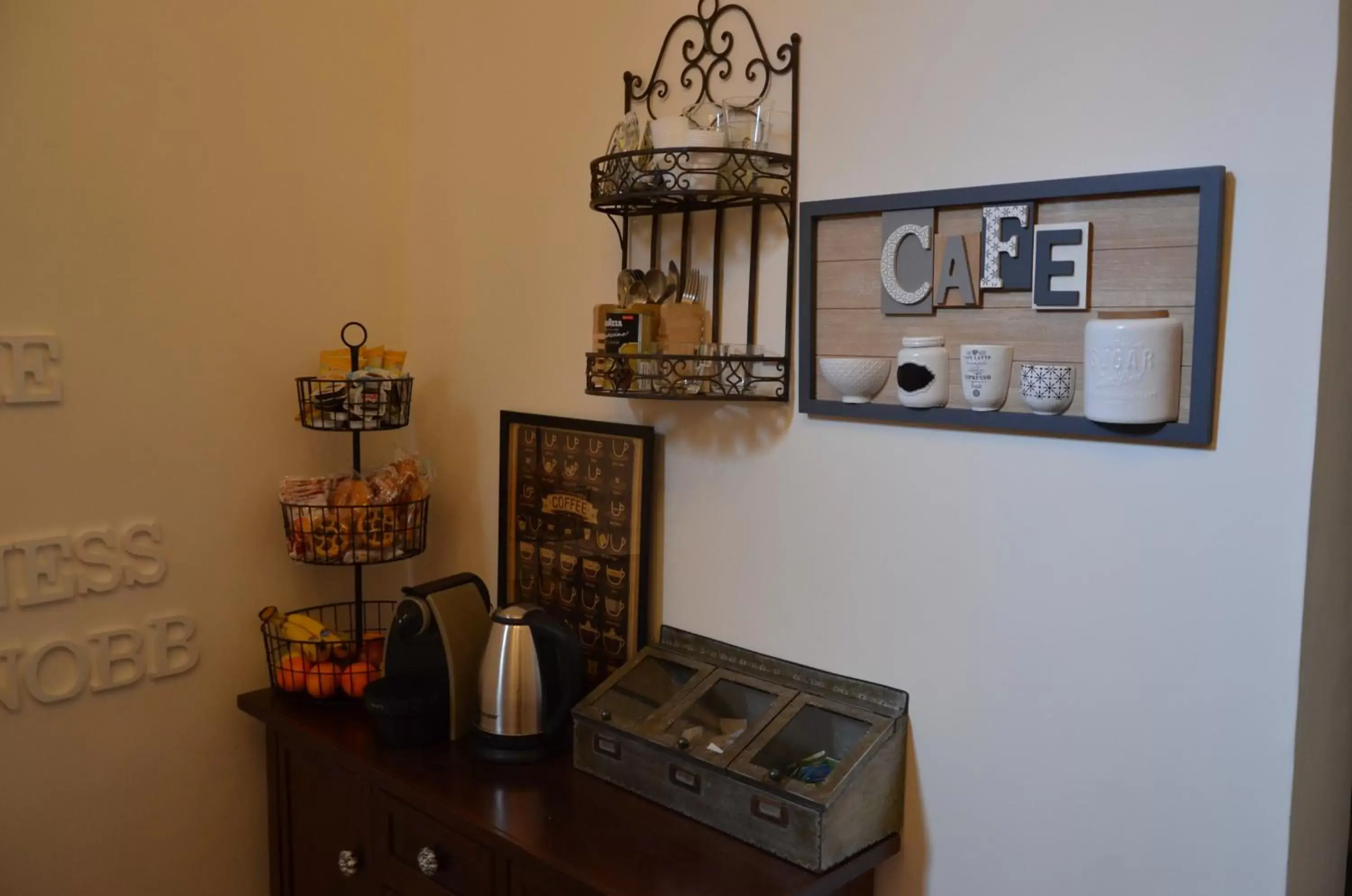 Coffee/tea facilities, Kitchen/Kitchenette in Il Salernitano Bed and Breakfast