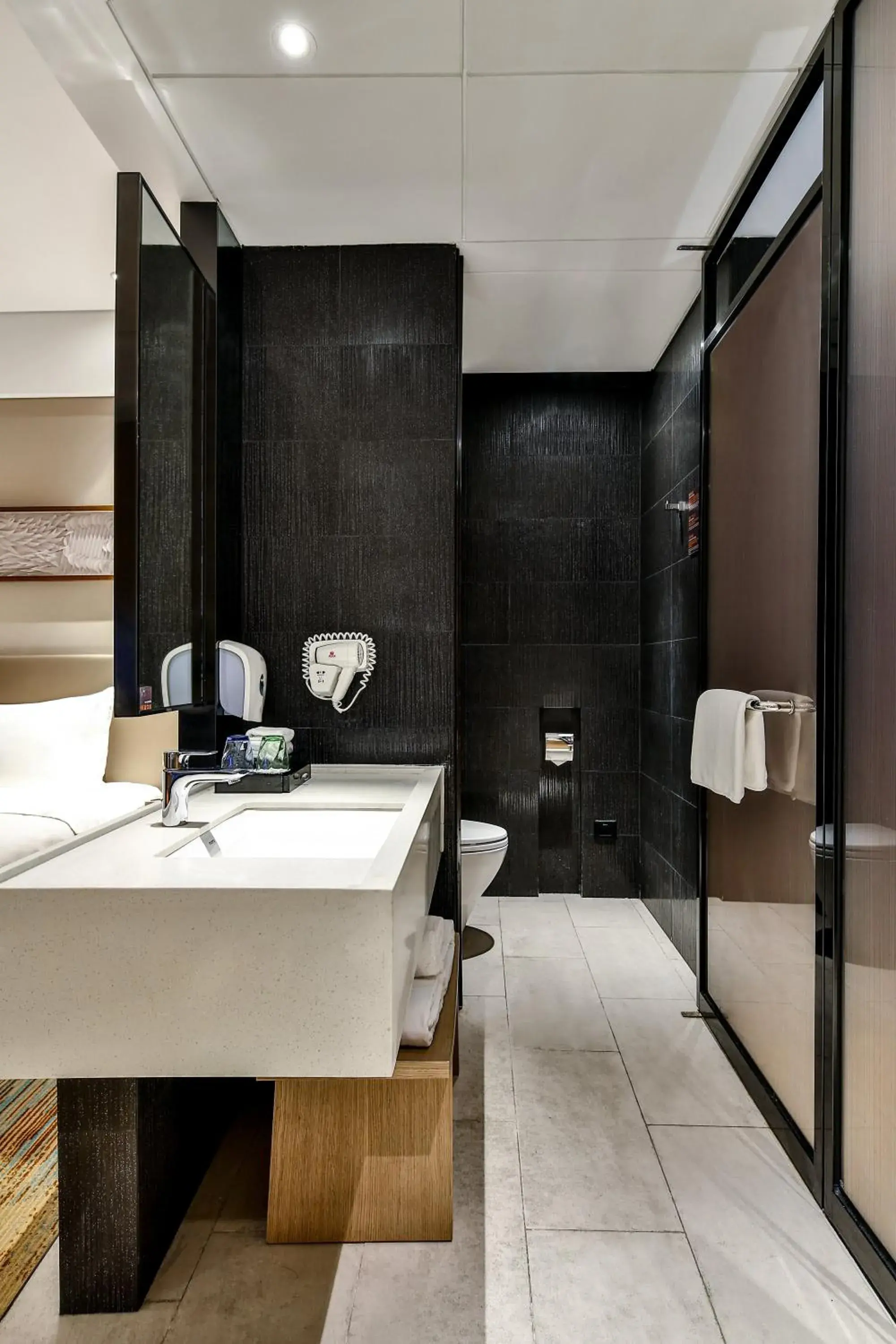 Photo of the whole room, Bathroom in Holiday Inn Express Chengdu Wenjiang Hotspring, an IHG Hotel