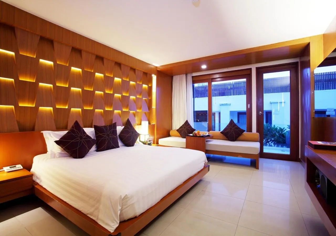 Bedroom, Bed in La Flora Resort Patong