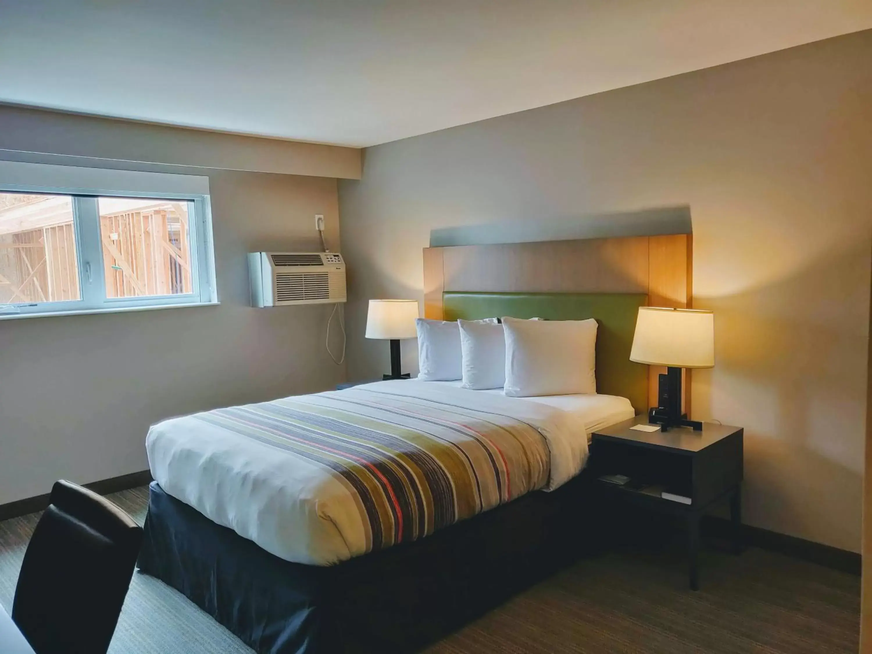 Photo of the whole room, Bed in Country Inn & Suites by Radisson, Seattle-Tacoma International Airport, WA