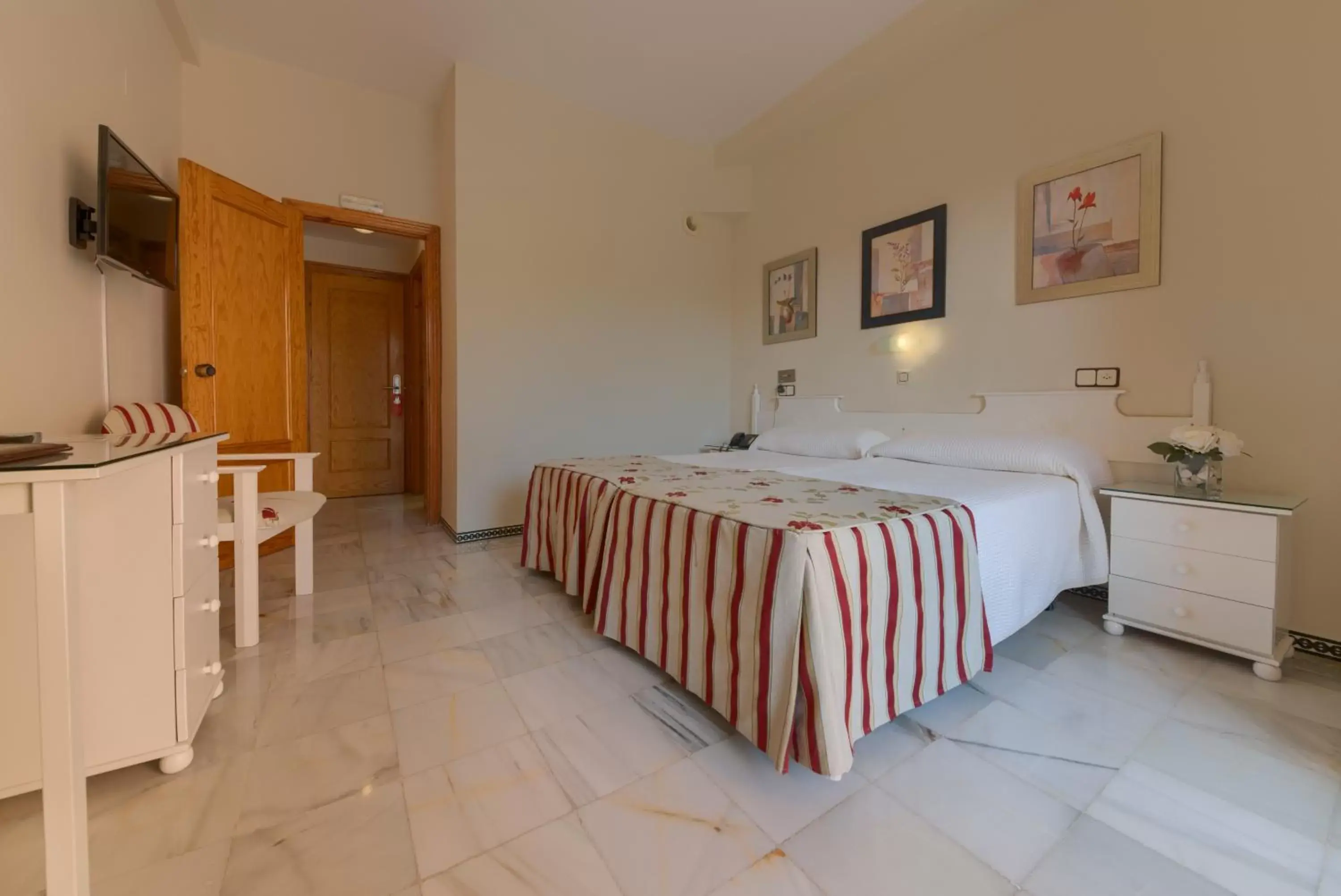 Bedroom, Bed in Hotel Torre De Los Guzmanes