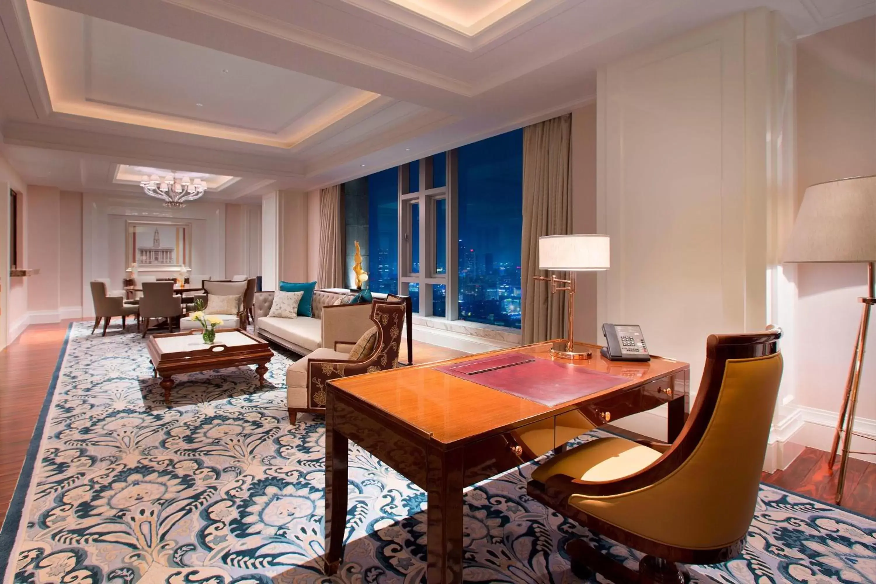 Living room, Seating Area in Sheraton Grand Wuhan Hankou Hotel - Let's take a look at the moment of Wuhan