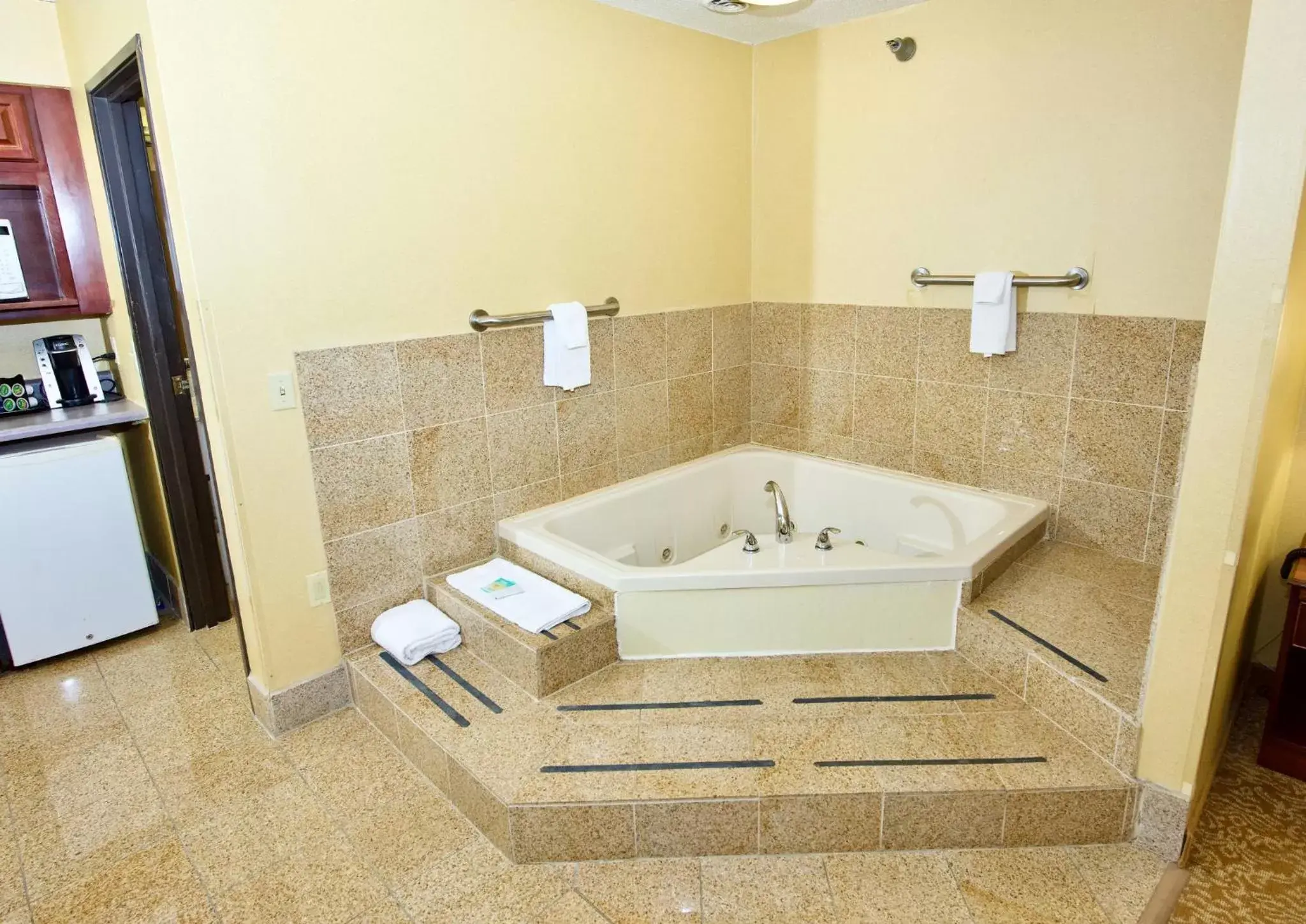 Bathroom in Holiday Inn Express Hotel & Suites Fenton/I-44, an IHG Hotel