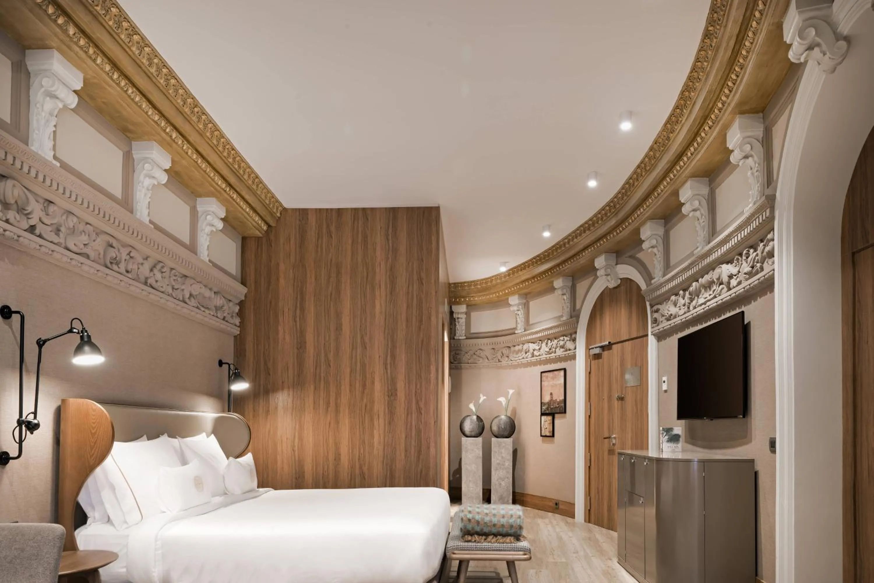 Photo of the whole room, Bed in Círculo Gran Vía, Autograph Collection (Adults Only)