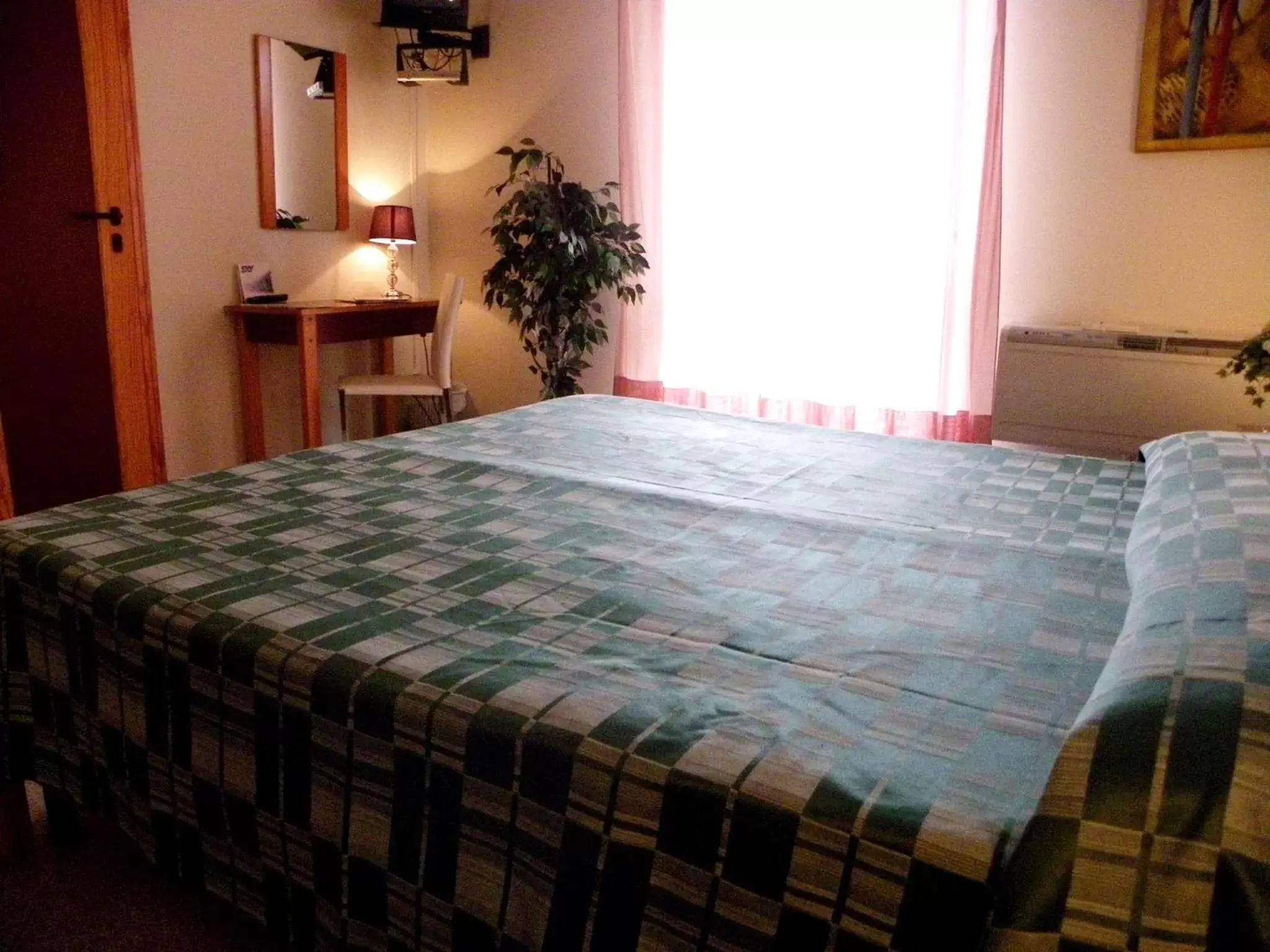 Bedroom, Bed in Hotel Mistral