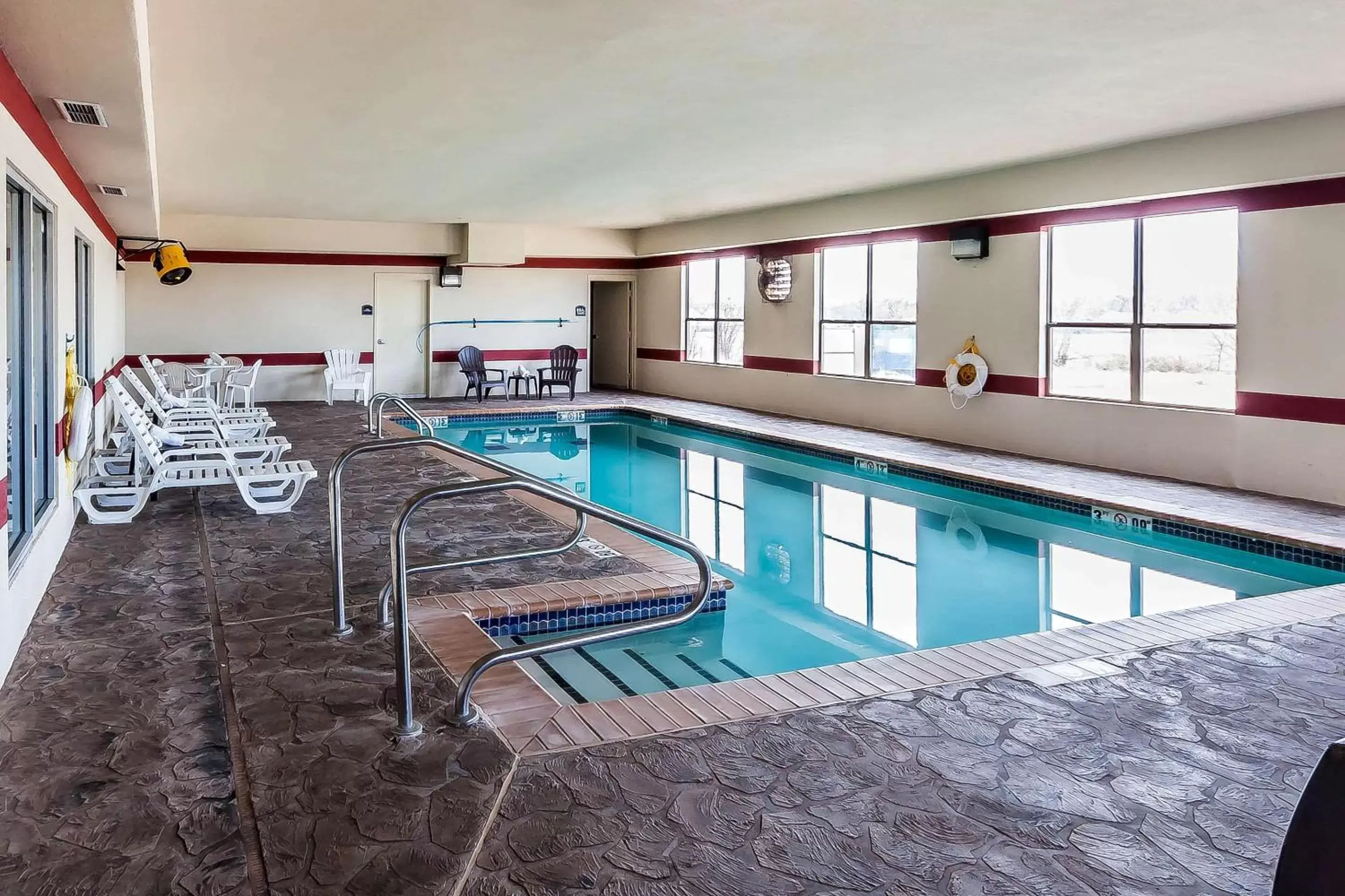 On site, Swimming Pool in Comfort Suites Yukon - SW Oklahoma City