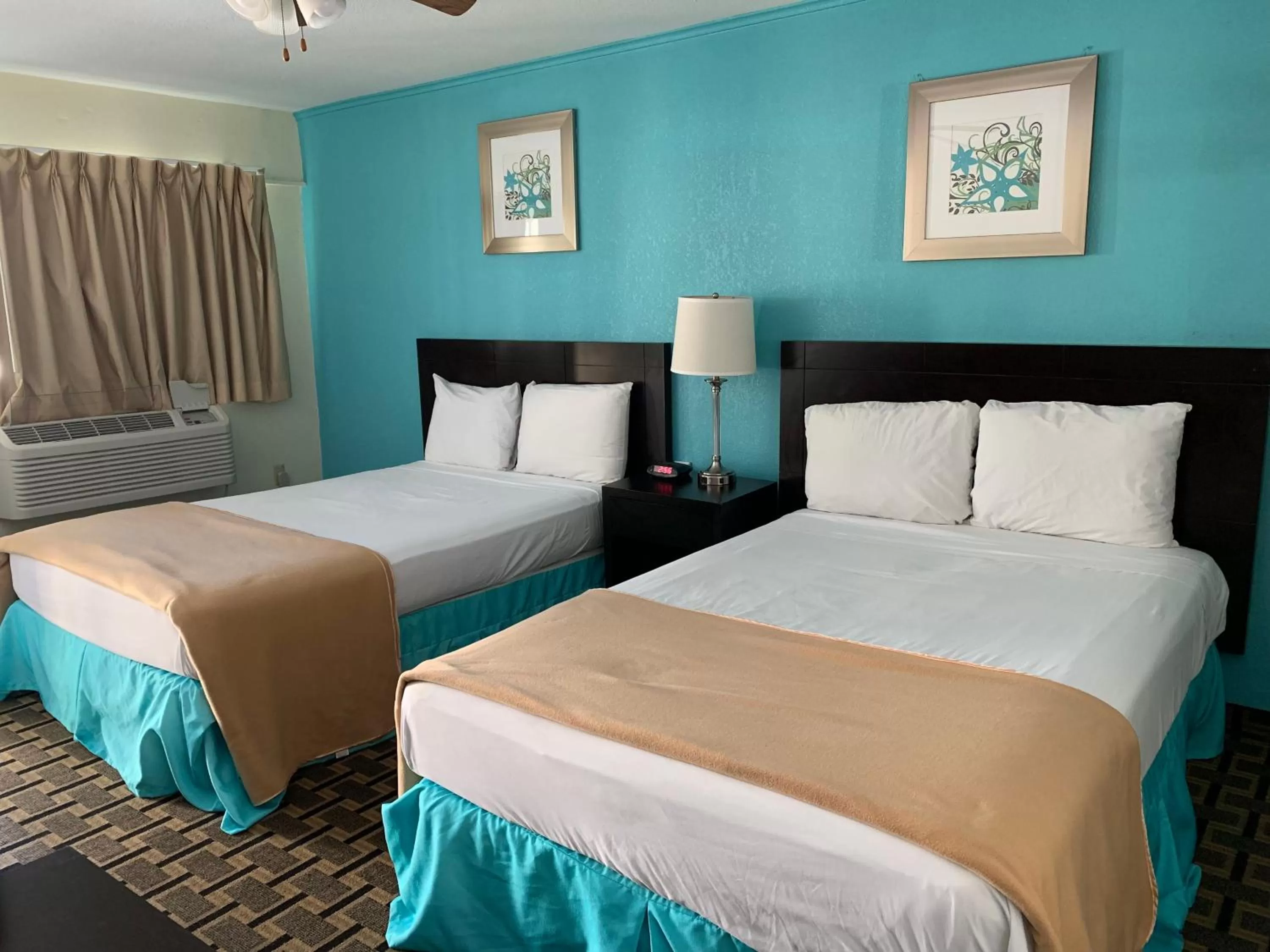 Double Room with Two Double Beds in American Inn Port O'Connor
