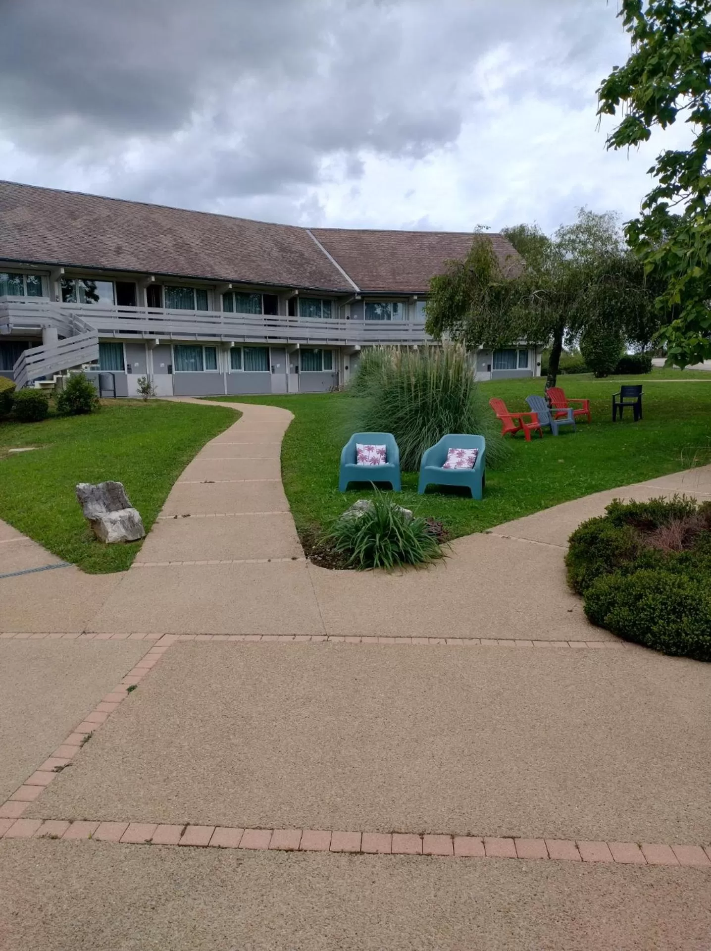 Garden view in Hotel Campanile Besançon Nord Ecole Valentin