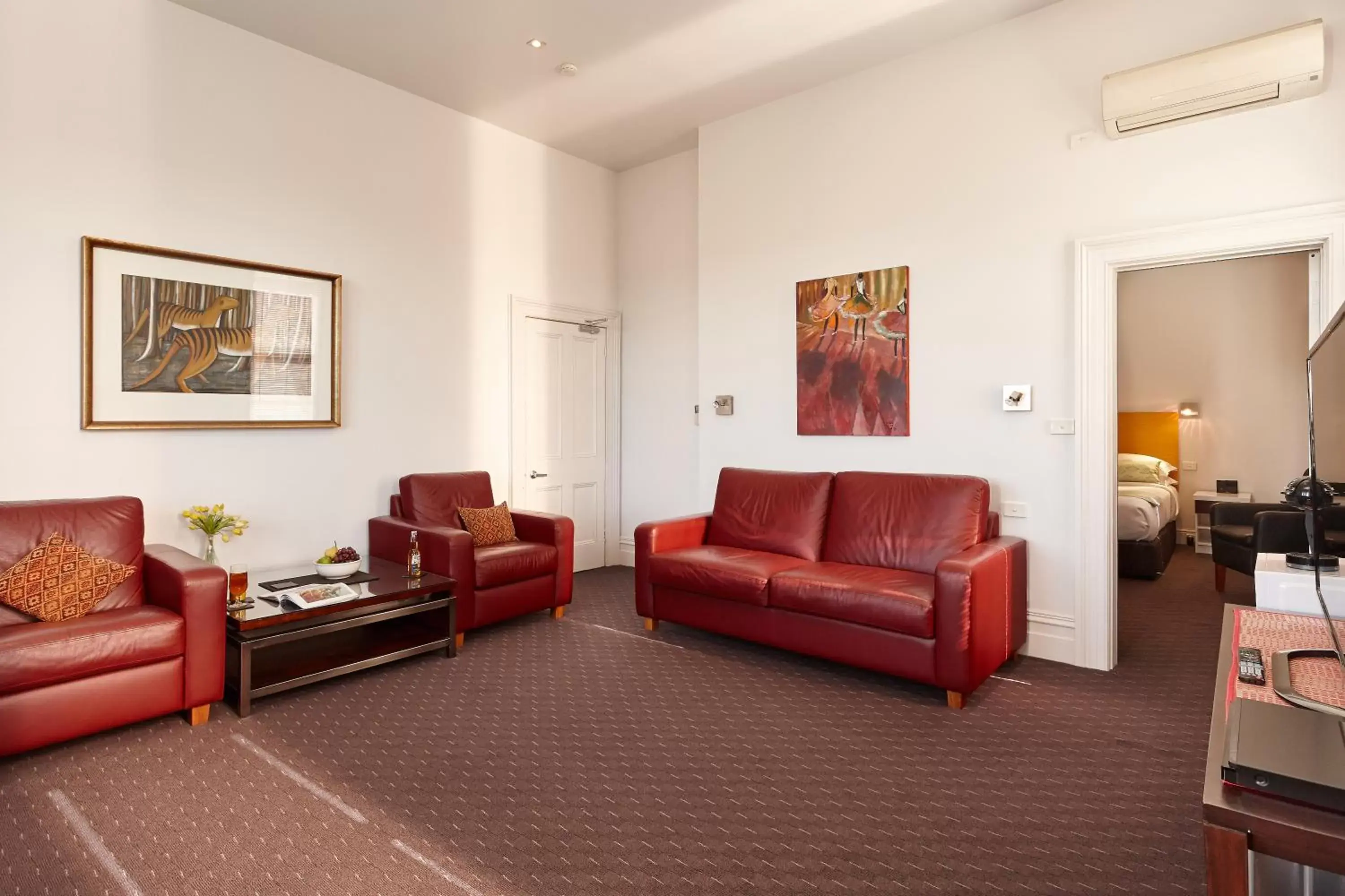 Premium One-Bedroom Suite in Auldington Hotel Premium One-Bedroom Suite in Auldington Hotel