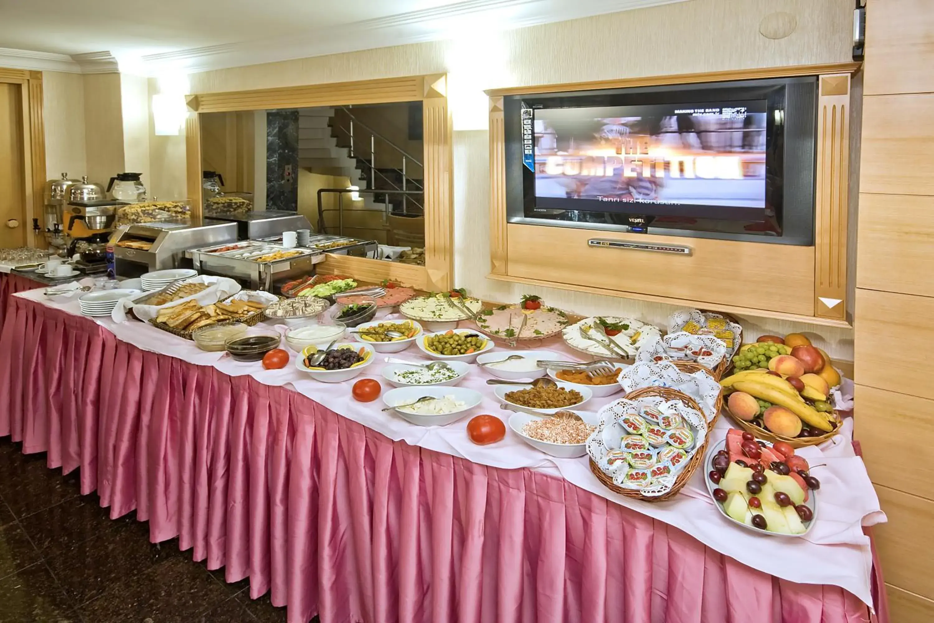 Restaurant/places to eat in Express Star Hotel Taksim