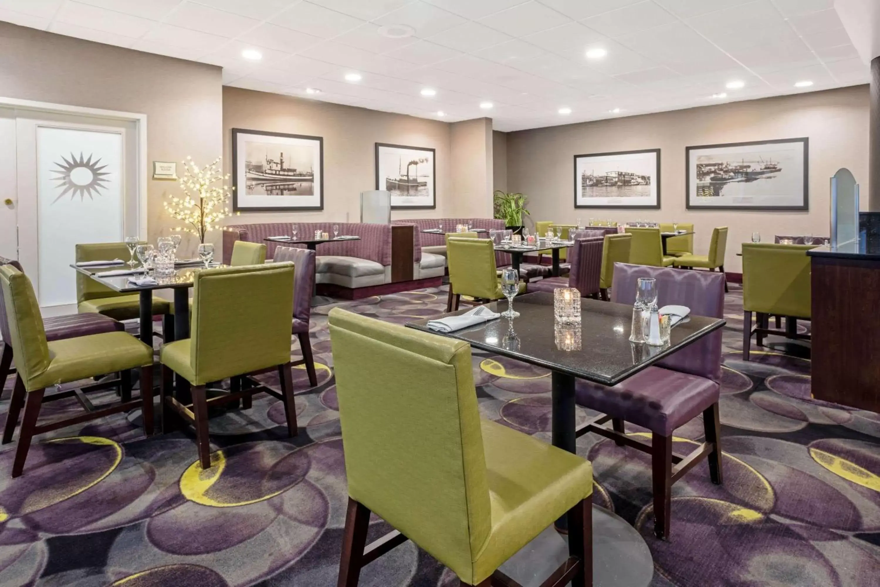 Restaurant/Places to Eat in La Quinta by Wyndham Tacoma - Seattle