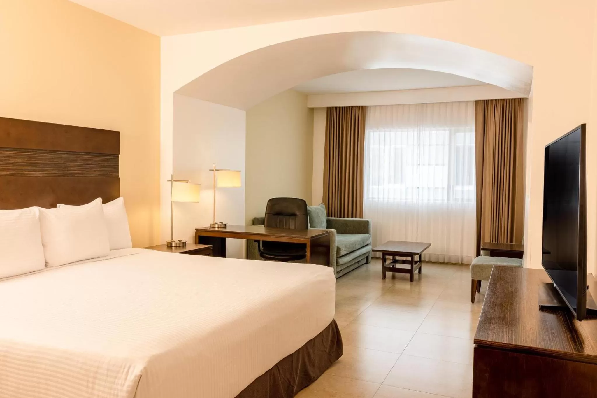 Property building, Bed in Wyndham Garden Cancun Downtown