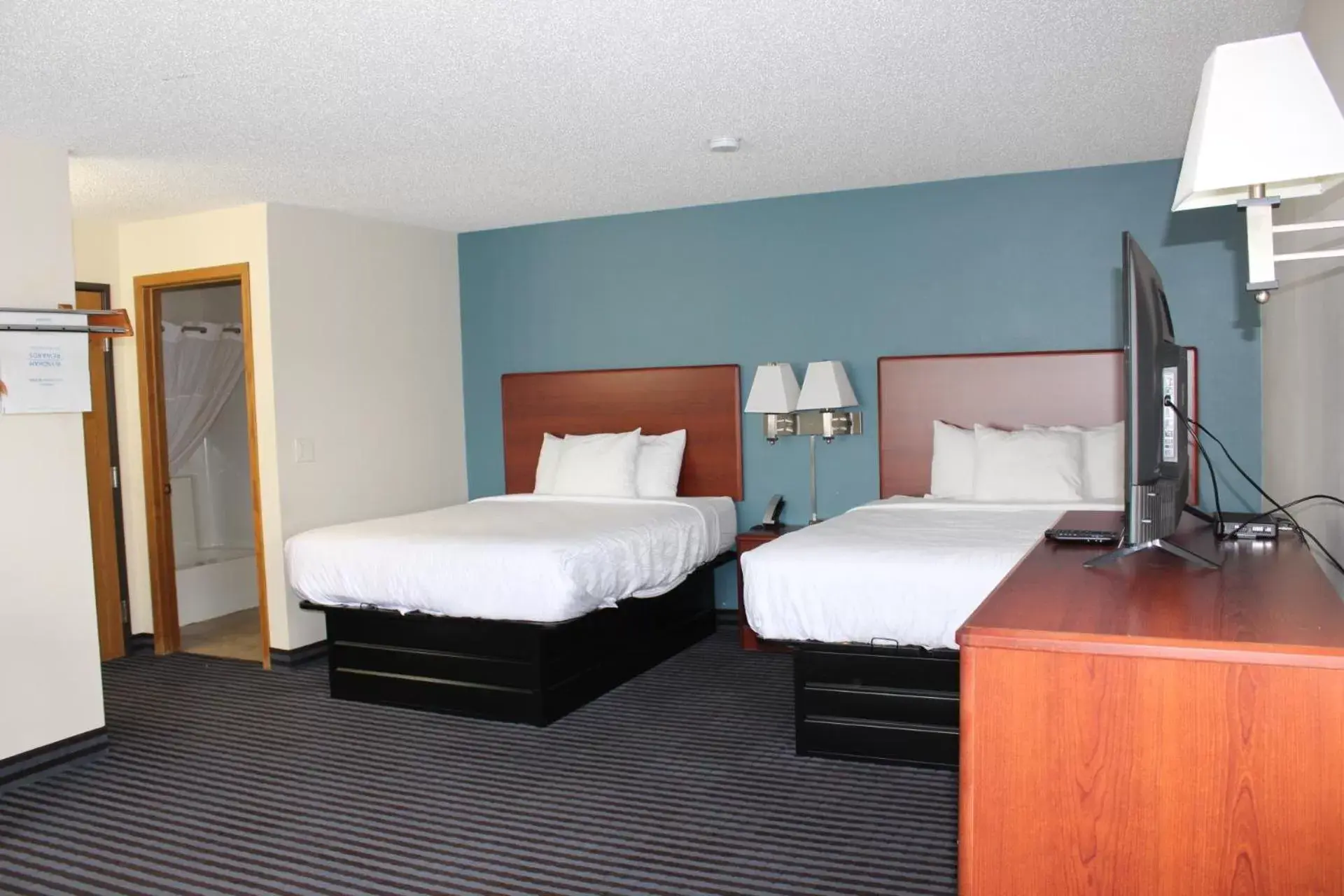 Bed in Reston Inn & Suites