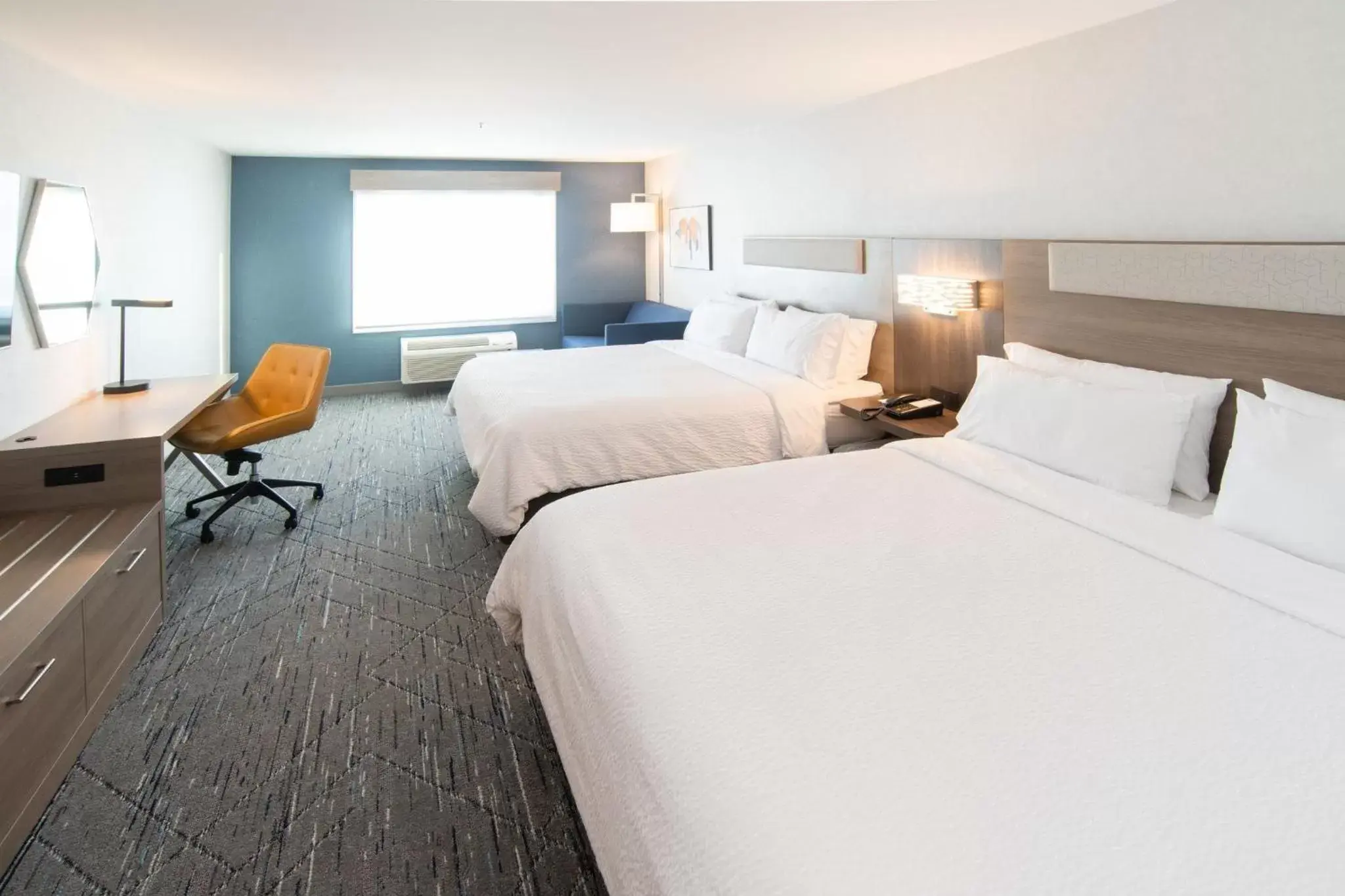 Photo of the whole room, Bed in Holiday Inn Express & Suites - Moose Jaw, an IHG Hotel