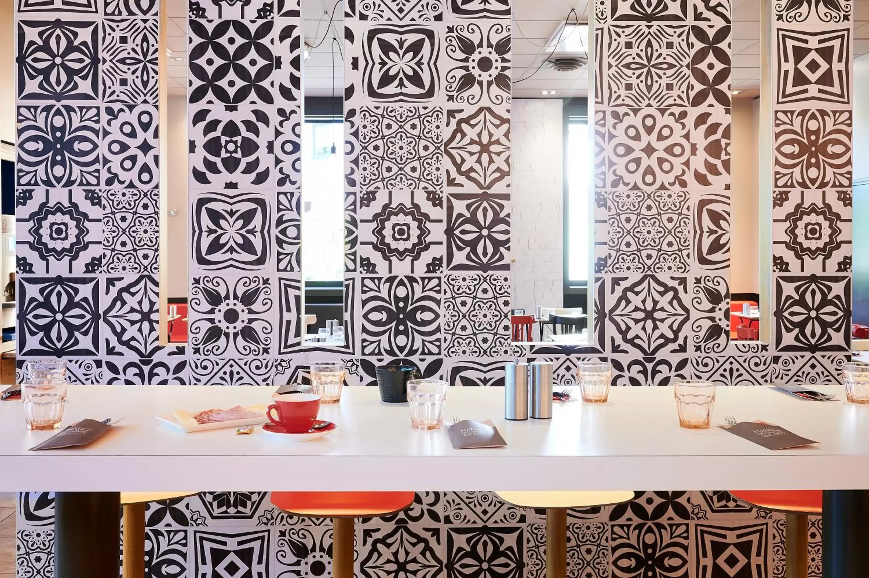 Restaurant/places to eat, Bathroom in ibis Lyon Gerland Musée des Confluences