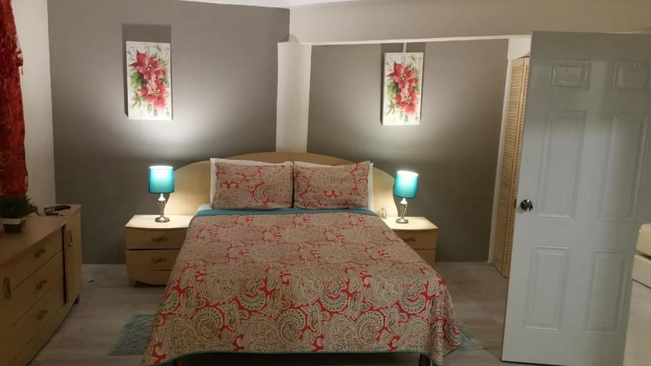 Photo of the whole room, Bed in Seacastles by the beach/pool