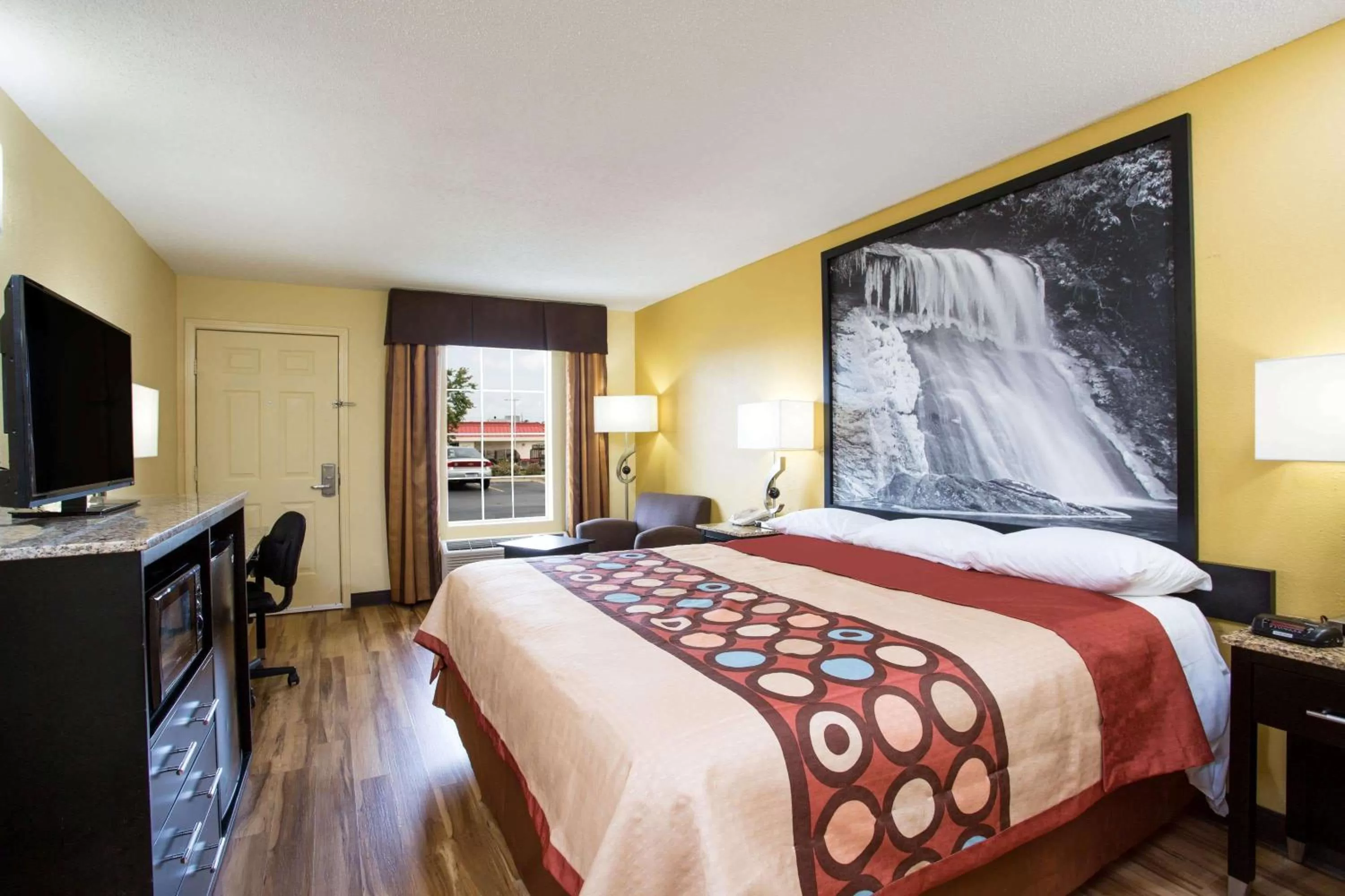 Photo of the whole room, Bed in Super 8 by Wyndham Garner/Clayton/Raleigh