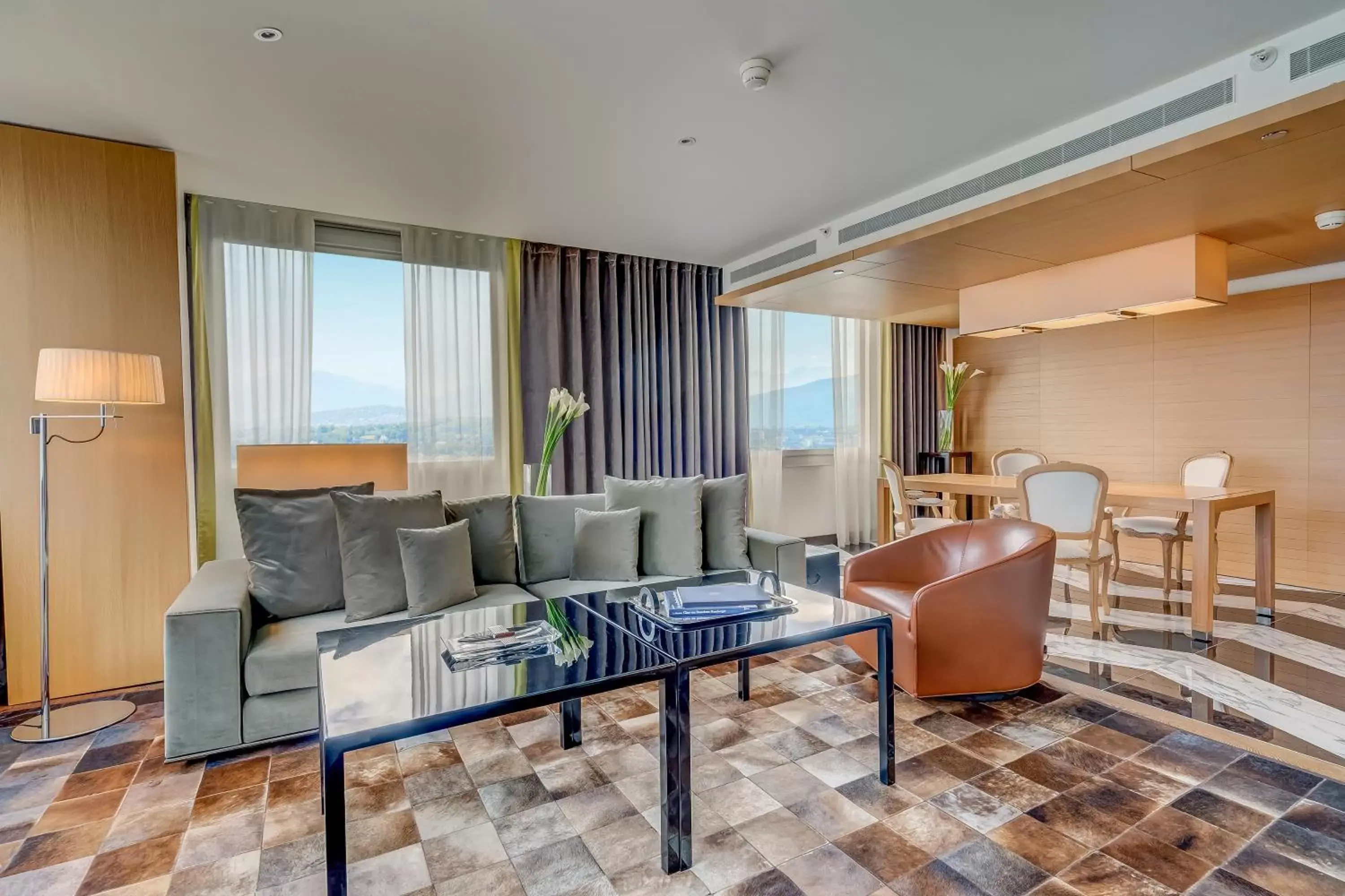 Living room, Seating Area in InterContinental Genève, an IHG Hotel