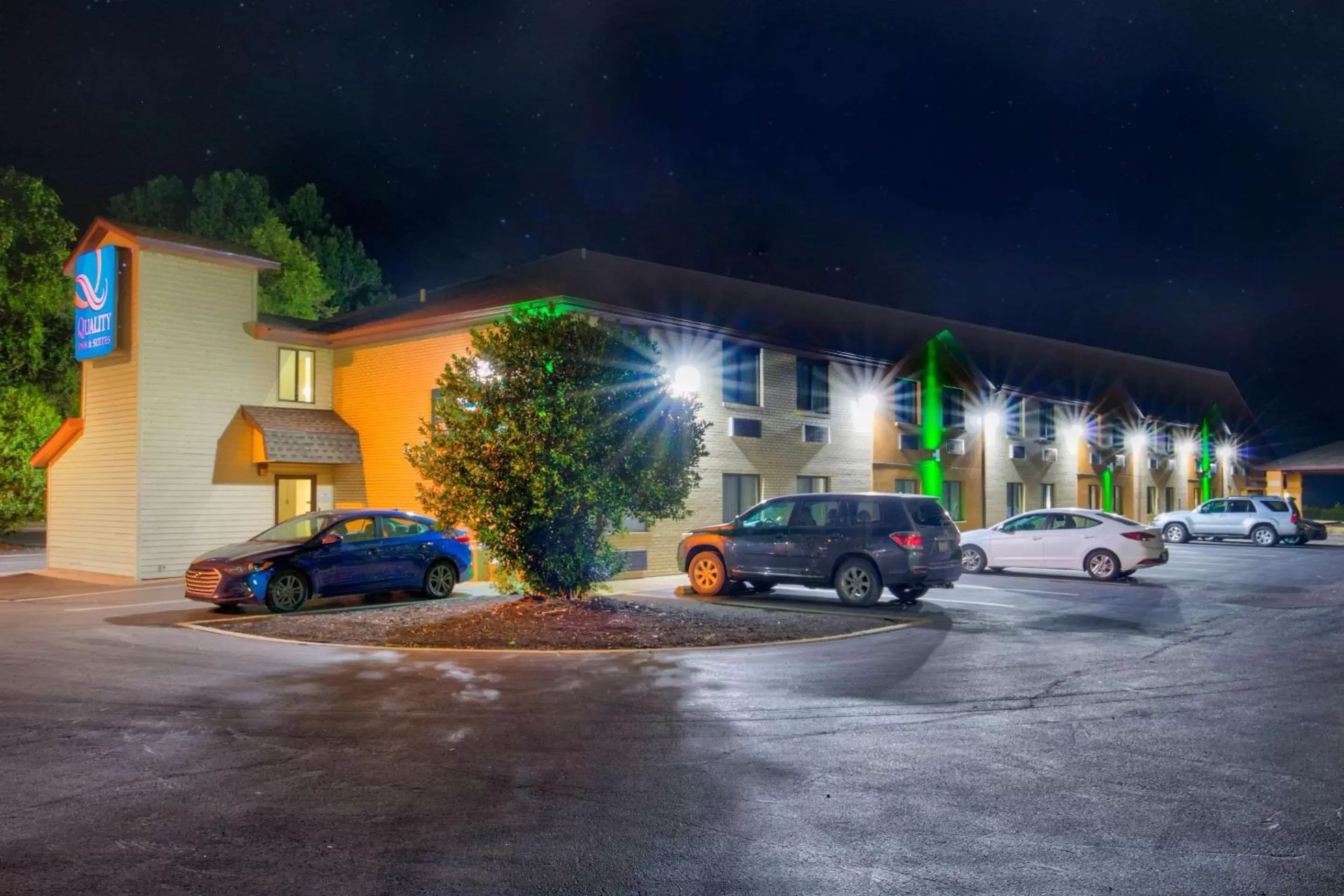 Other, Property Building in Quality Inn & Suites Metropolis I-24