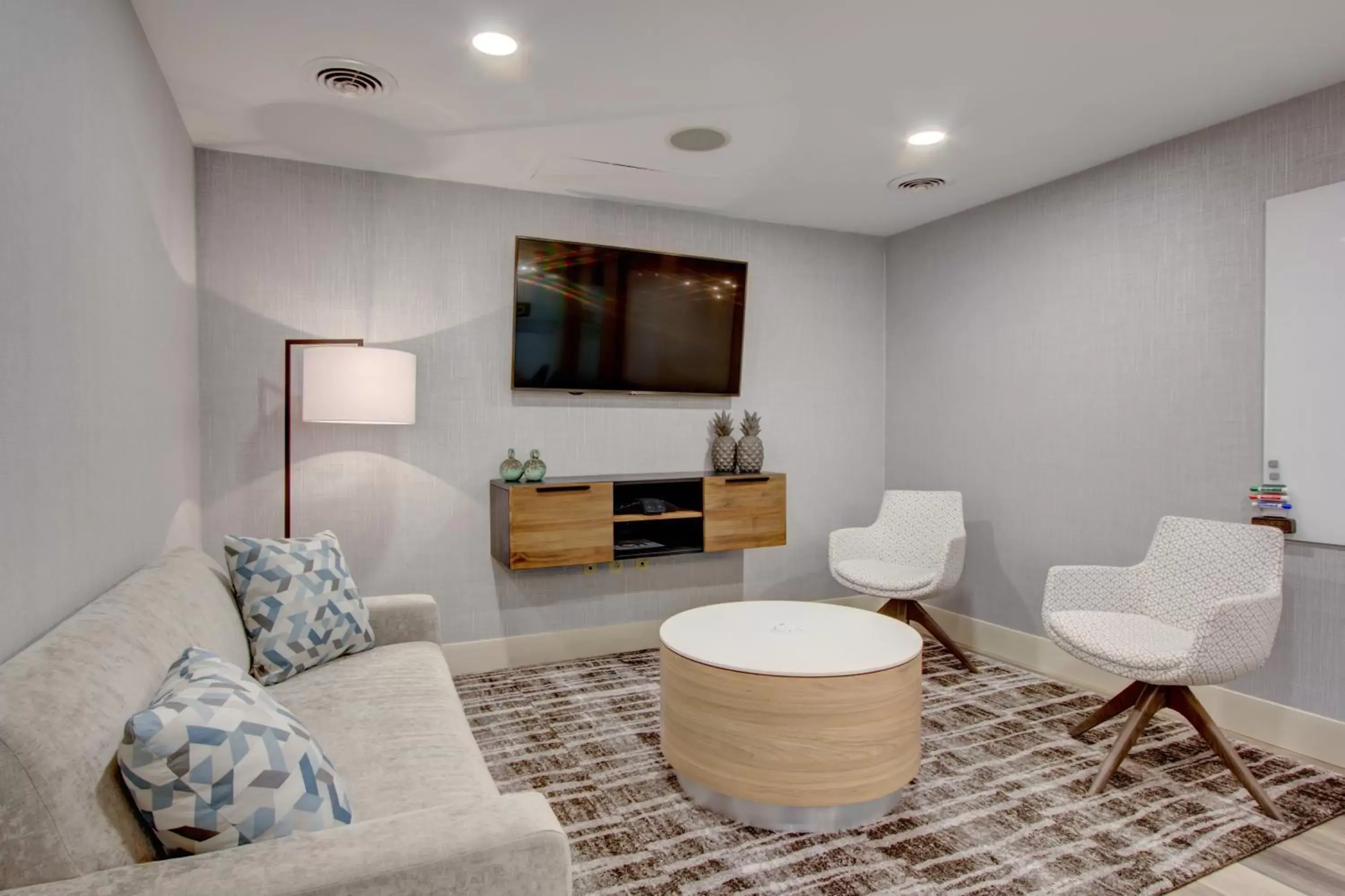 Meeting/conference room, Seating Area in Crowne Plaza Charleston, an IHG Hotel