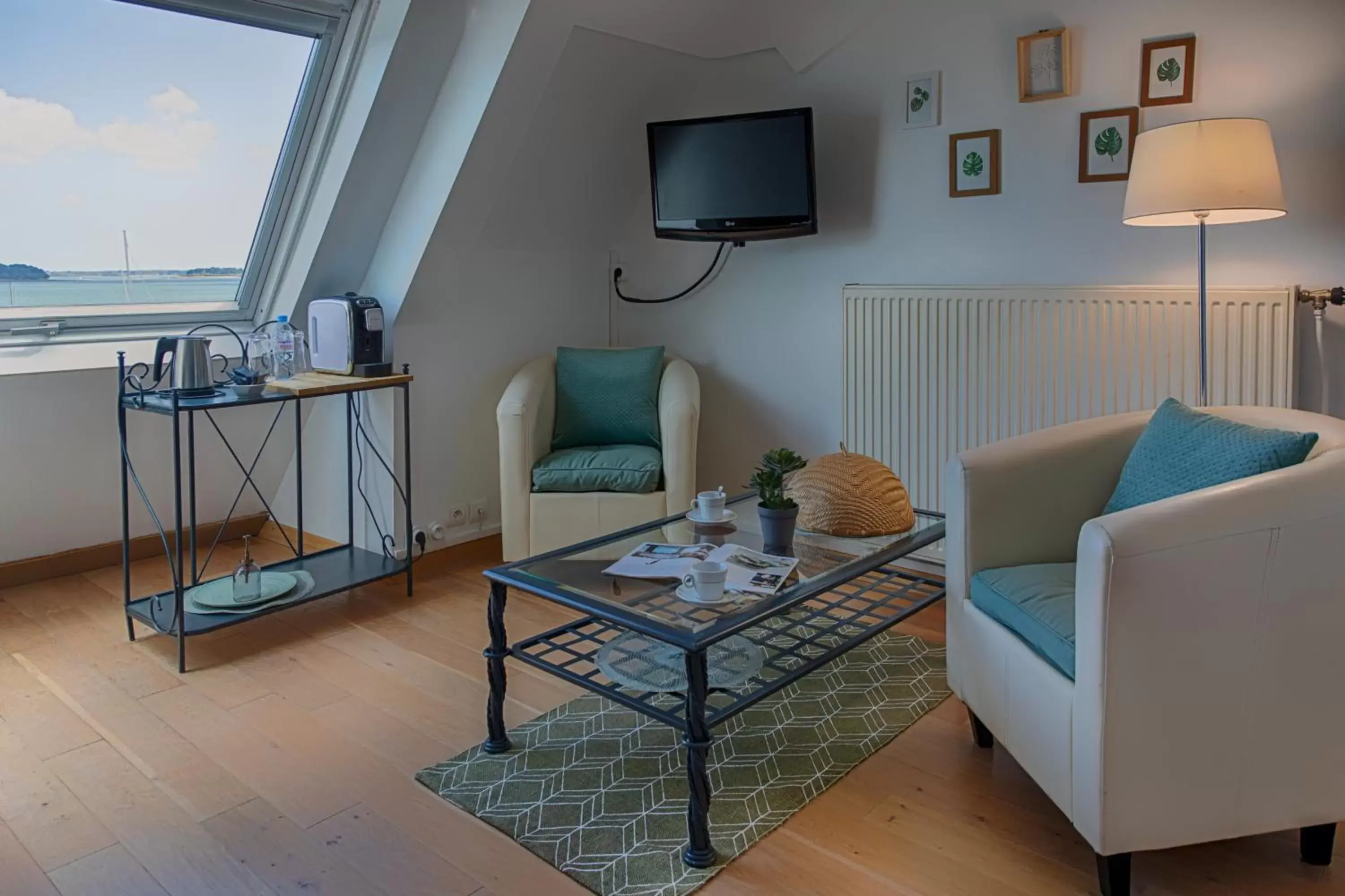 TV and multimedia, Seating Area in Hotel Restaurant Les Venetes