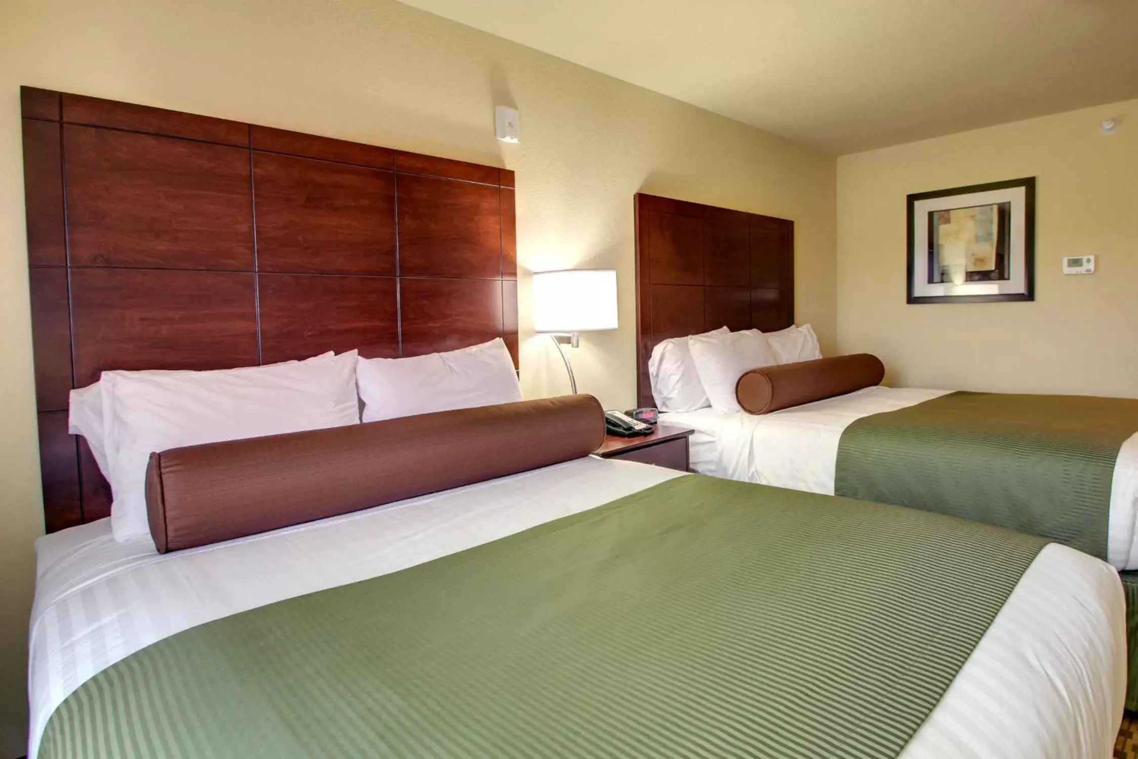 Queen Room with Two Queen Beds in Cobblestone Inn & Suites - Avoca