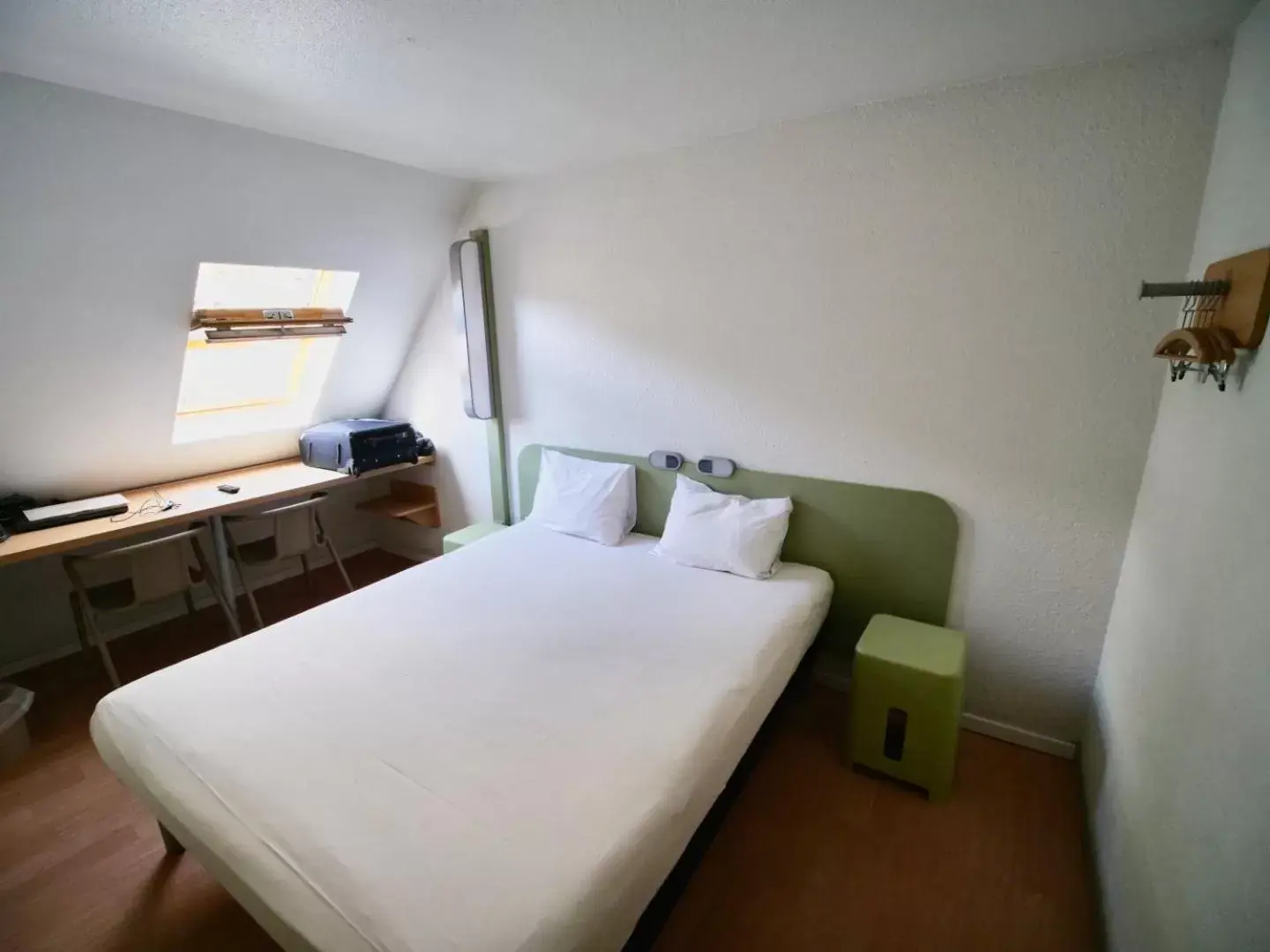 Bedroom, Bed in ibis budget Blois Centre