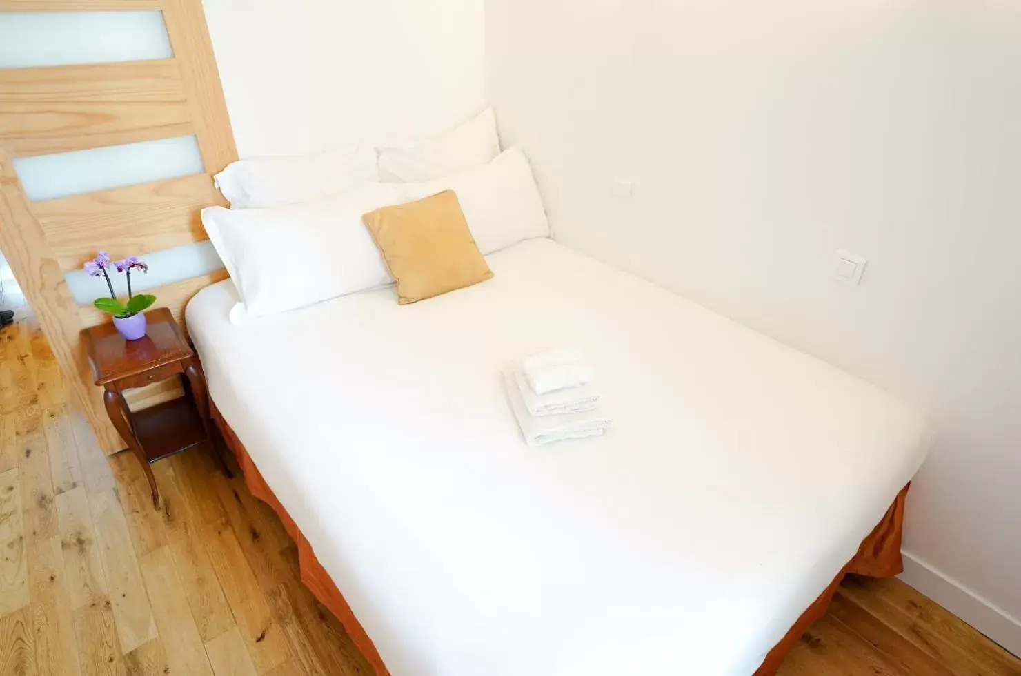 Bedroom, Bed in Villa Escudier