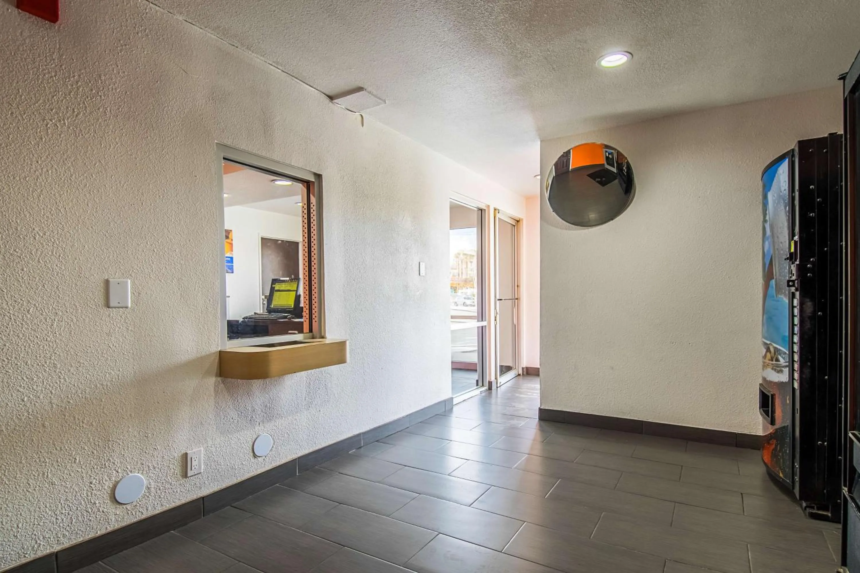 Lobby or reception in Motel 6-Bakersfield, CA - Airport