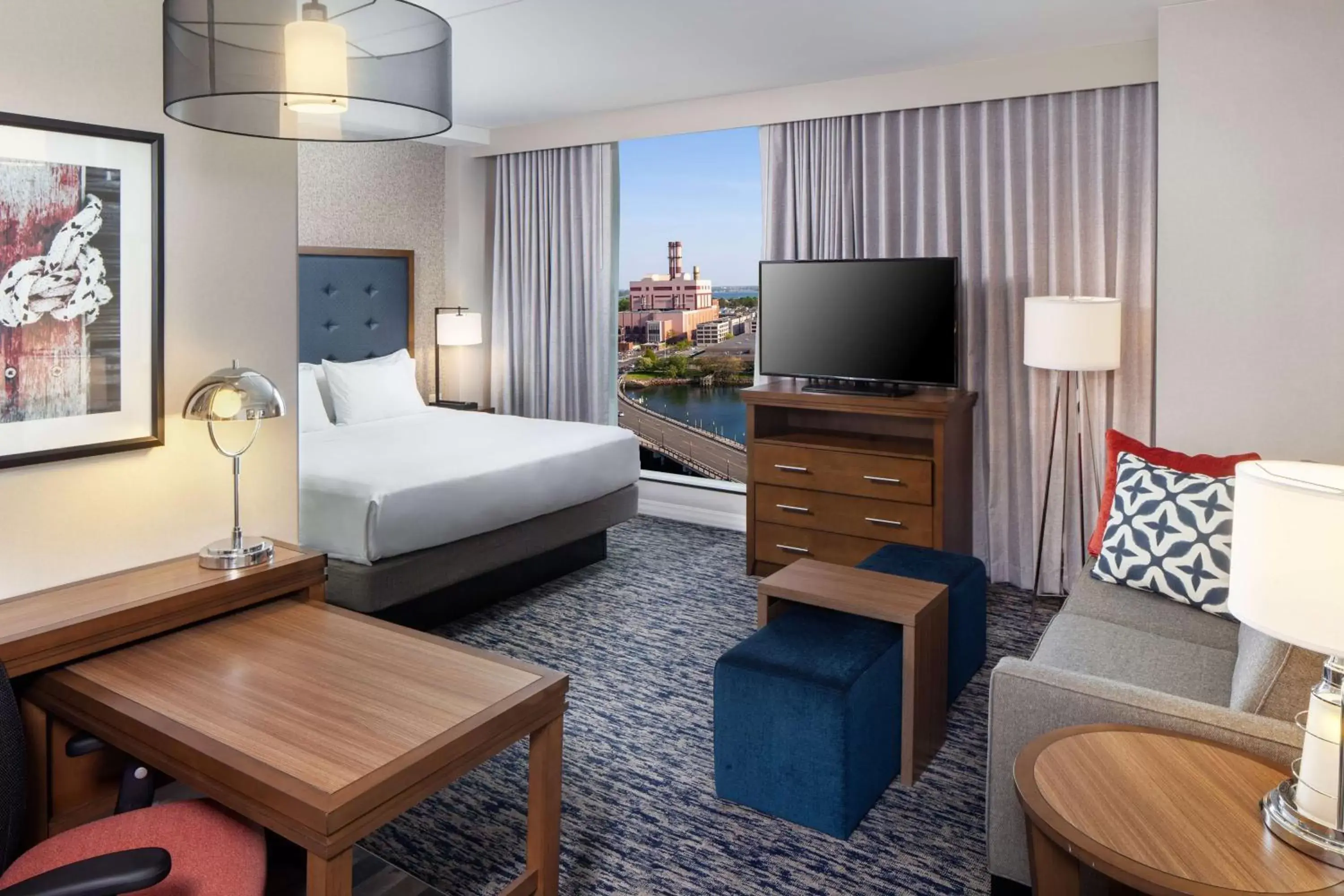 Bed, TV/Entertainment Center in Homewood Suites by Hilton Boston Seaport District