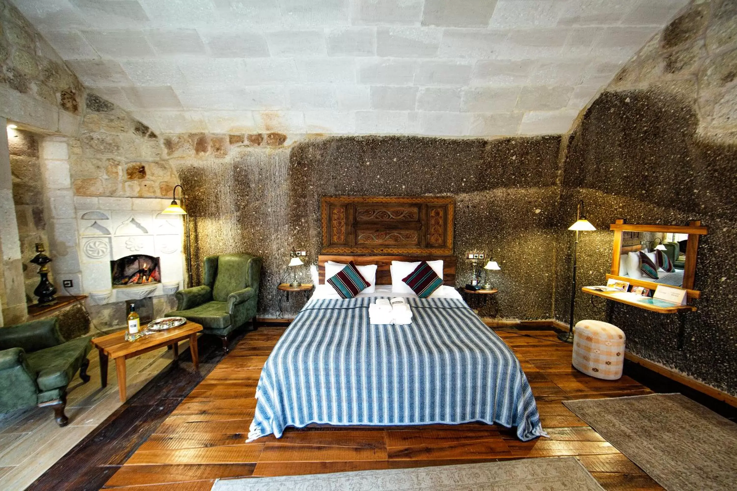 Photo of the whole room, Bed in Aza Cave Cappadocia