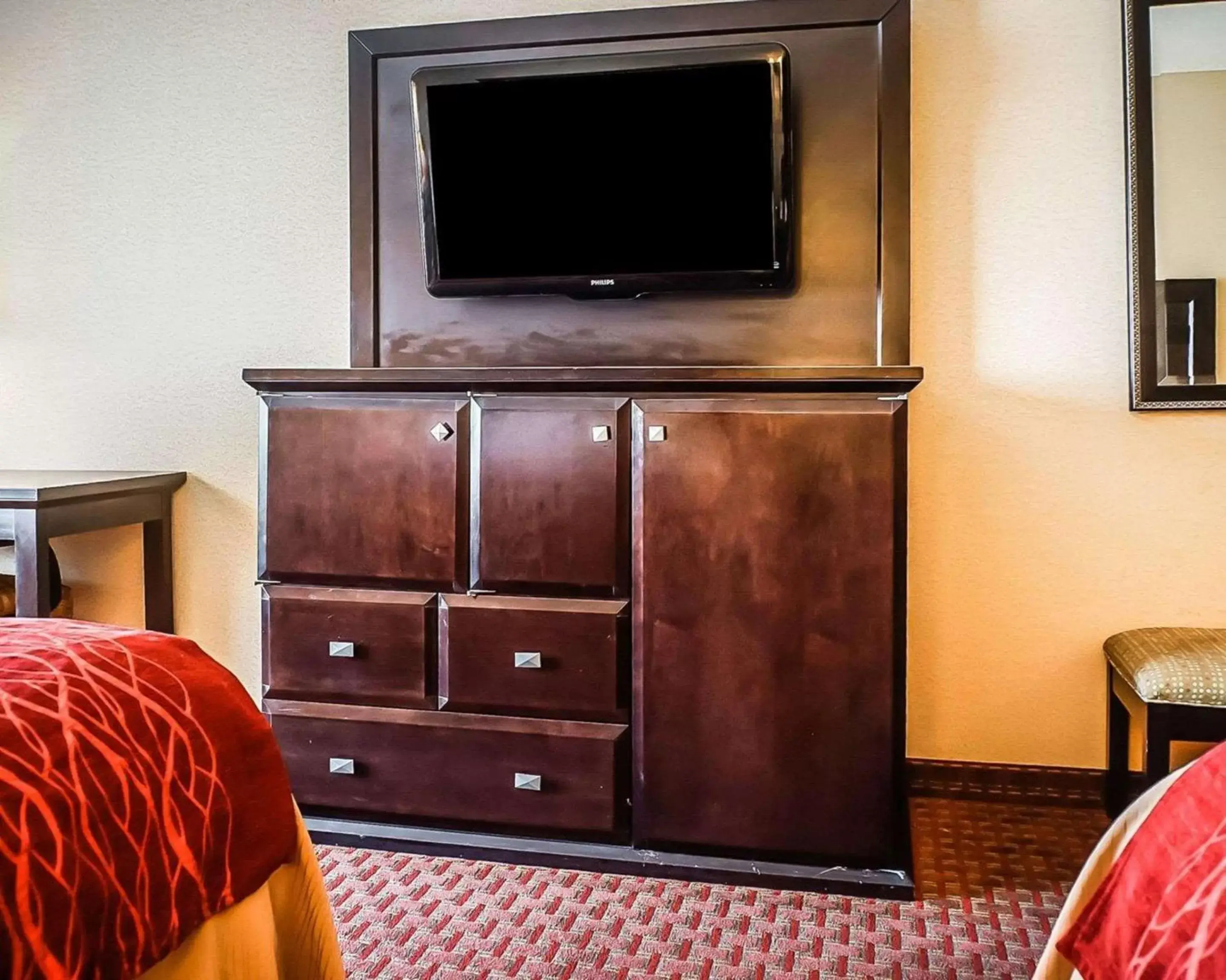 Photo of the whole room, TV/Entertainment Center in Quality Inn & Suites Roswell