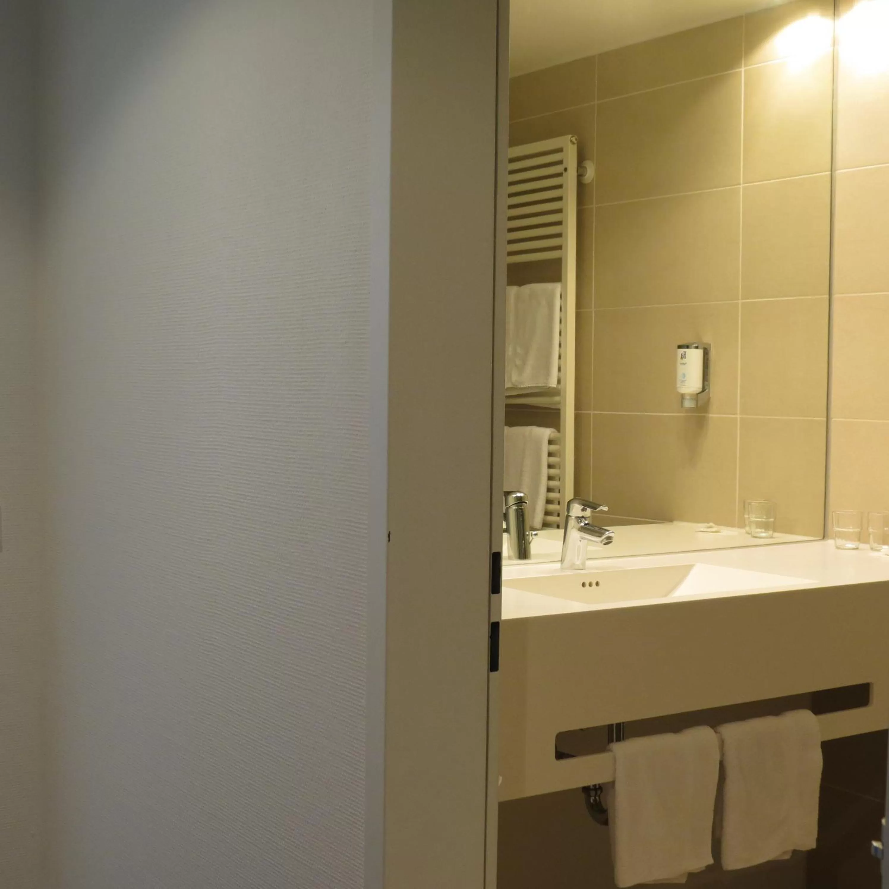 Bathroom in Comfor Hotel Ulm City