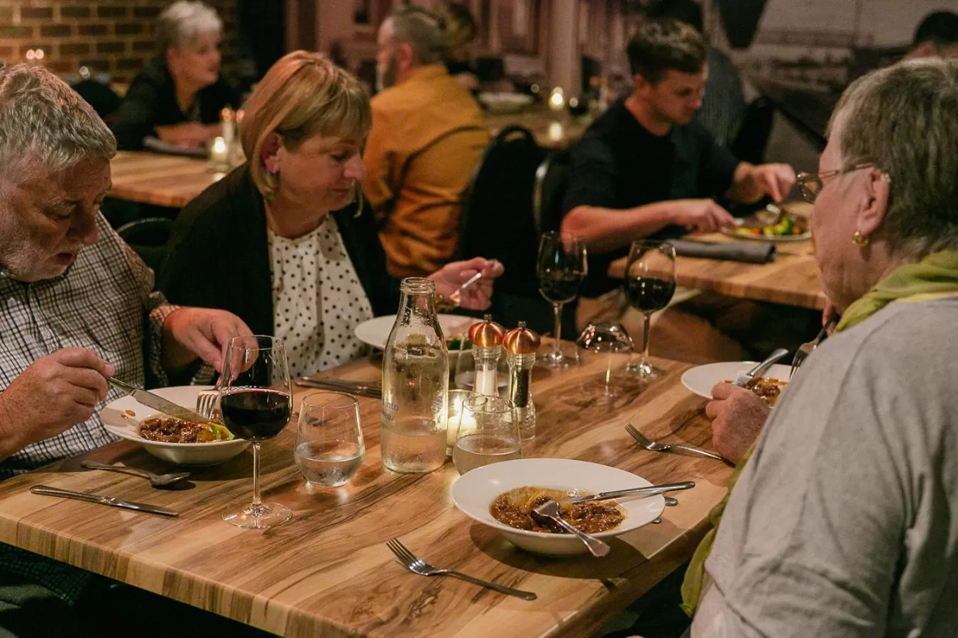 Restaurant/places to eat in The Crossing Motel