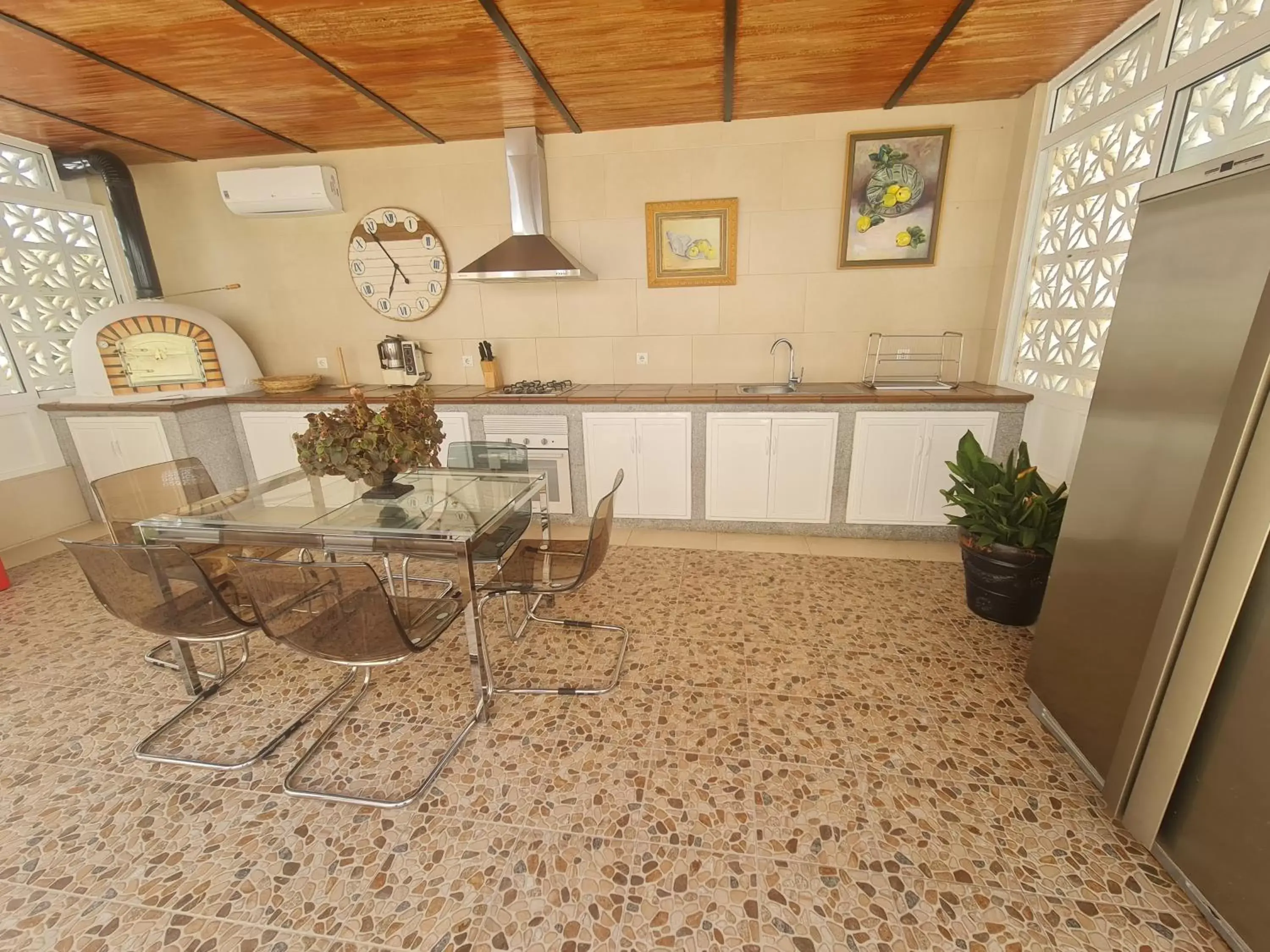 Kitchen or kitchenette, Dining Area in Alojamiento Rural Finca Barral