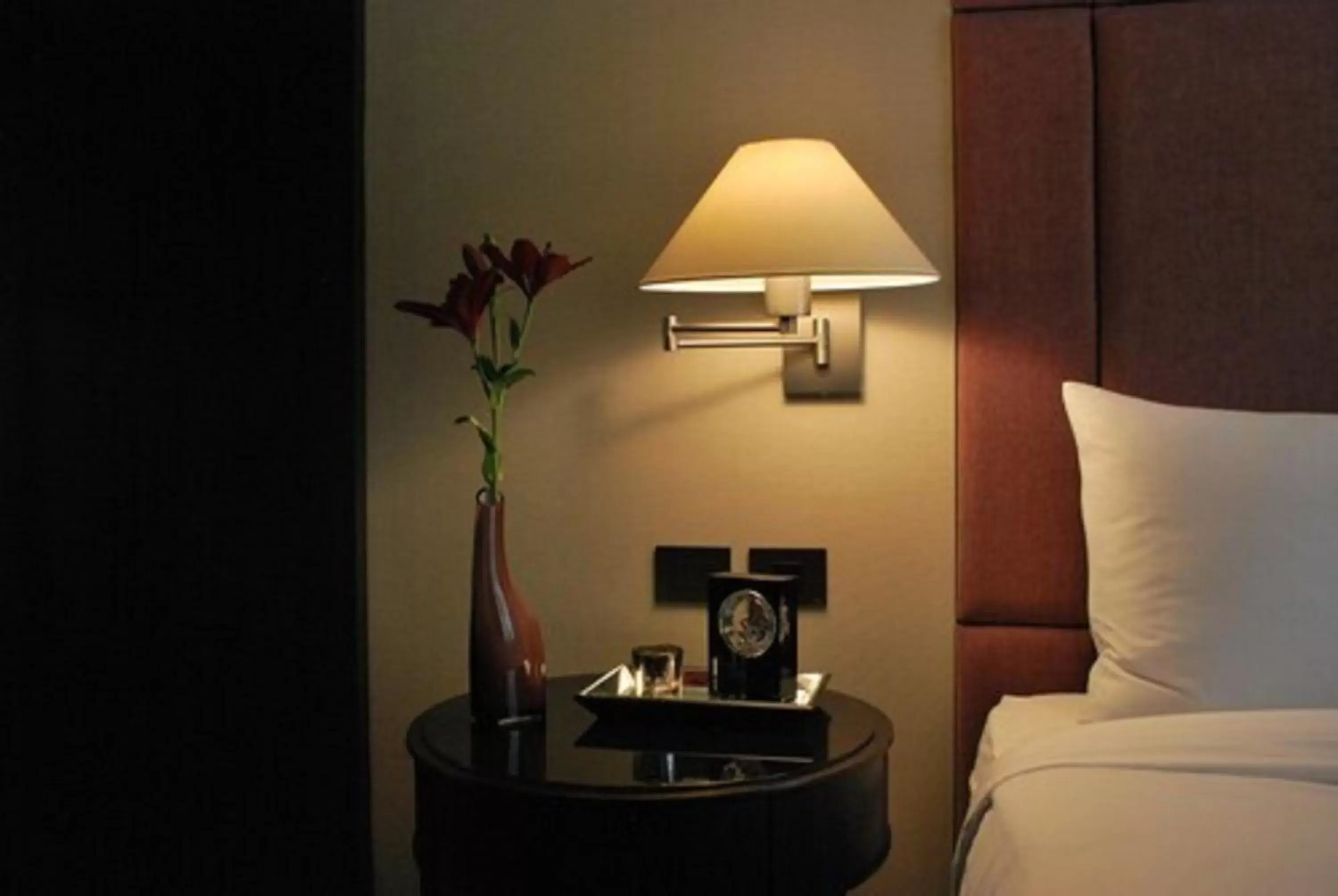 Bed, TV/Entertainment Center in Hippodrome Hotel Condesa