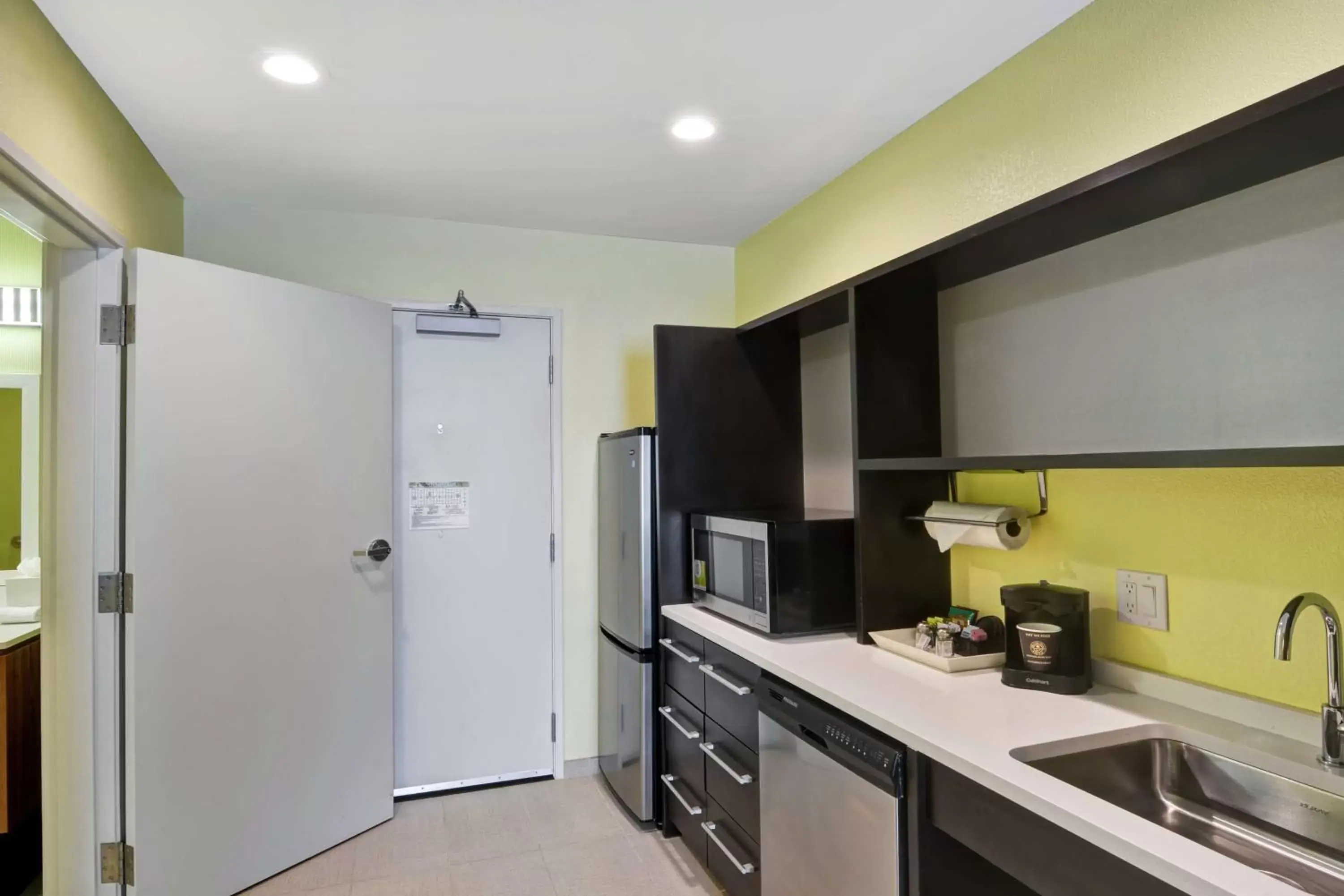 Kitchen or kitchenette, Kitchen/Kitchenette in Home2 Suites By Hilton Baytown