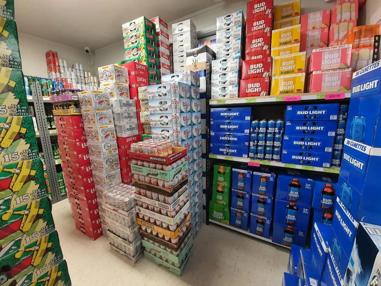 Area and facilities in Sundre Motor Inn