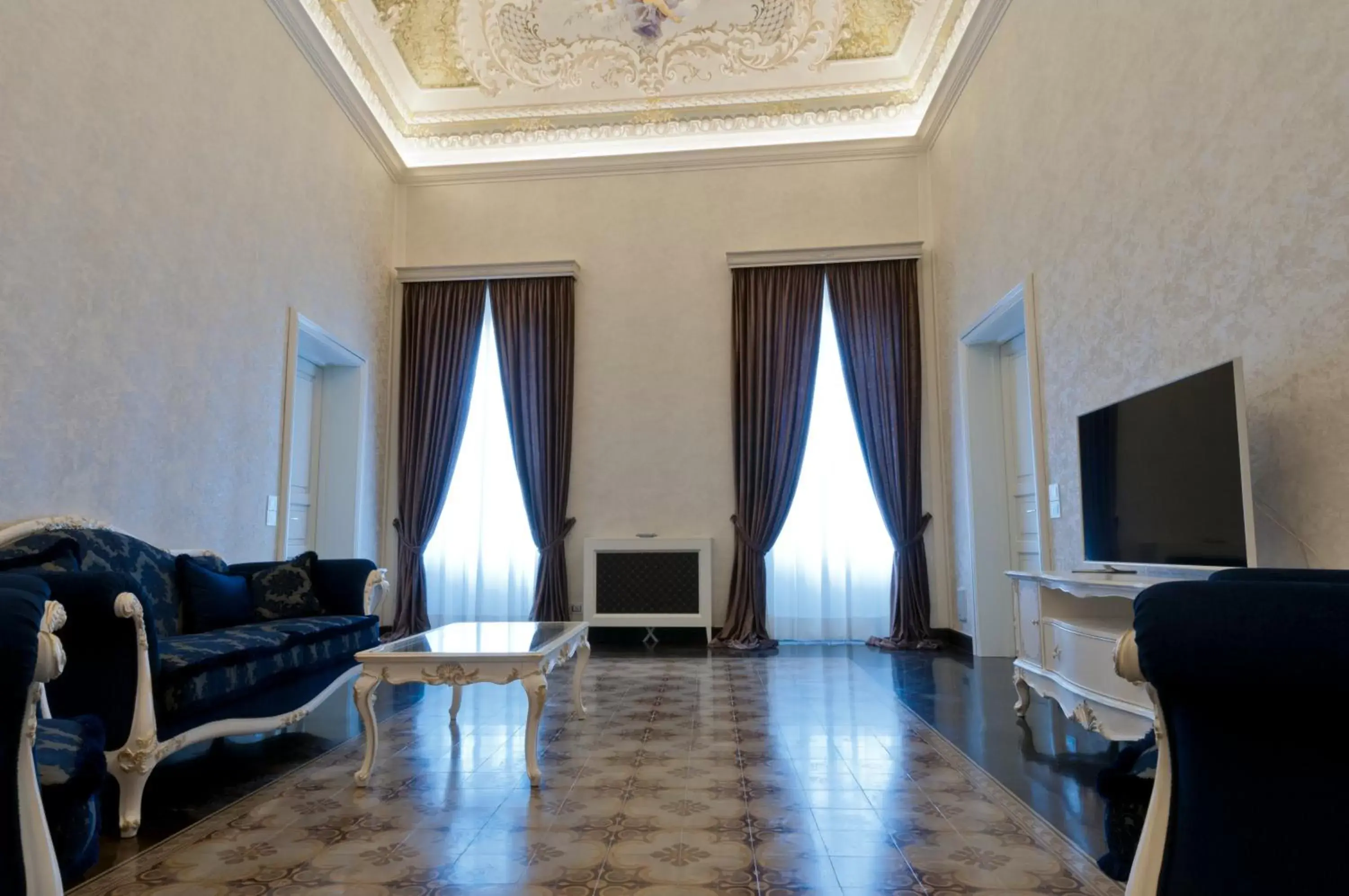 Communal lounge/ TV room, Seating Area in Palazzo Favacchio - Patanè