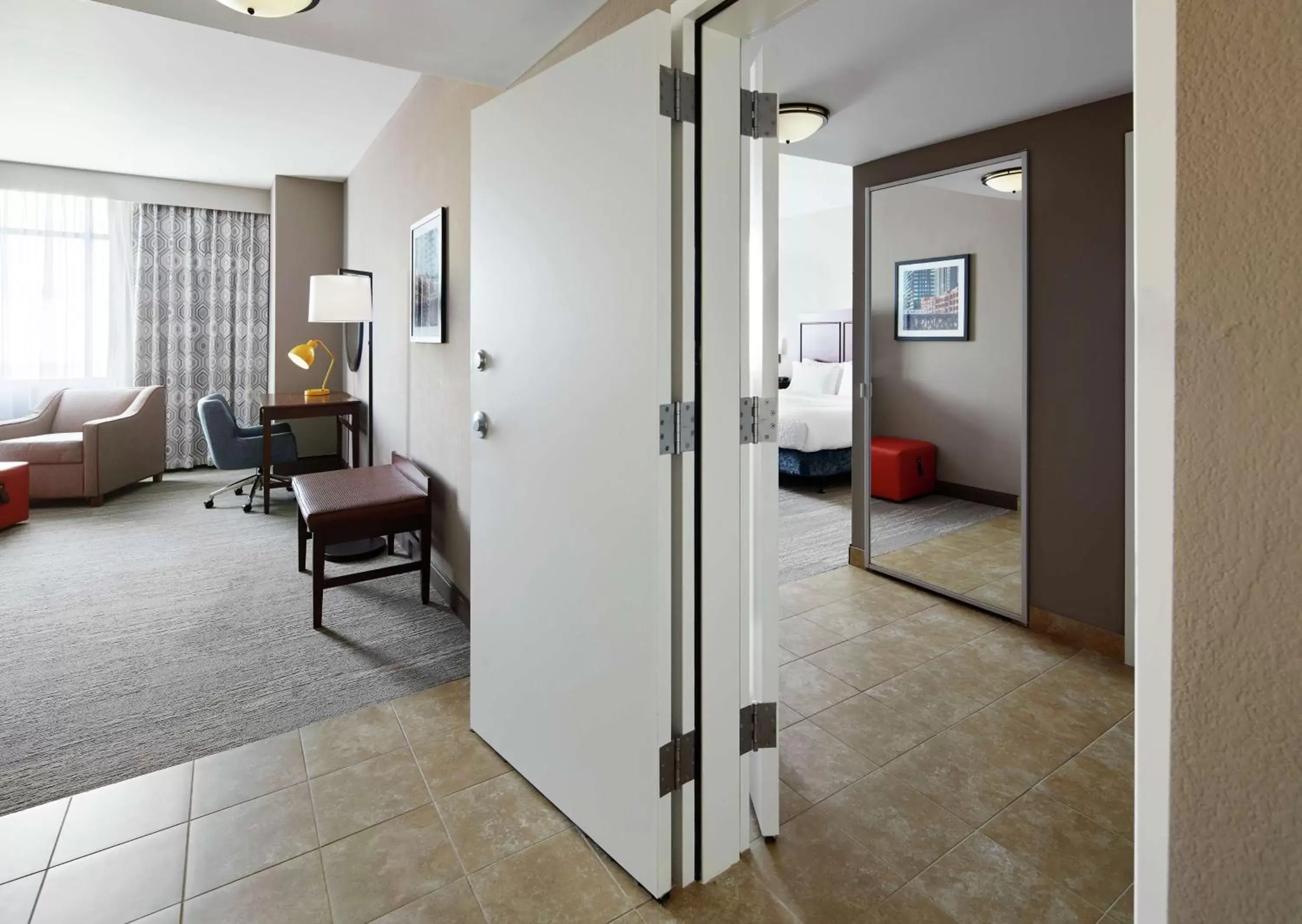 Living room in Hampton Inn & Suites Mt. Prospect