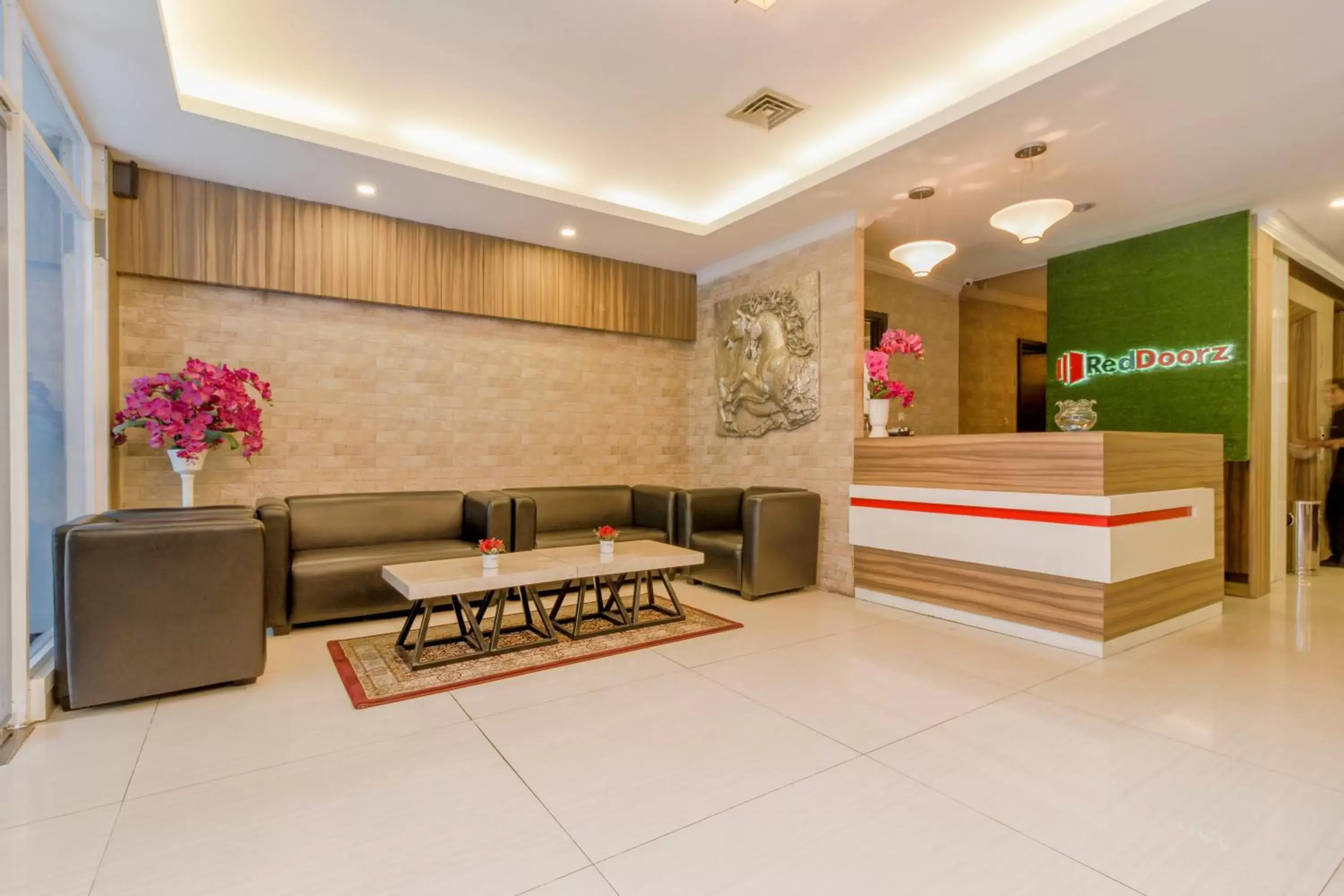Lobby or reception in RedDoorz Plus @ Thamrin Lobby or reception in RedDoorz Plus @ Thamrin